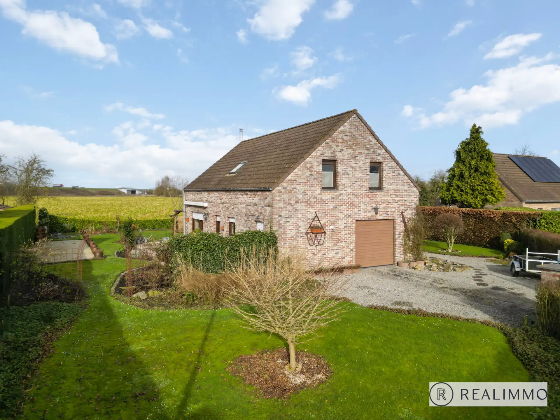 Charmante, goed onderhouden villa in résidentiële woonwijk! foto 2