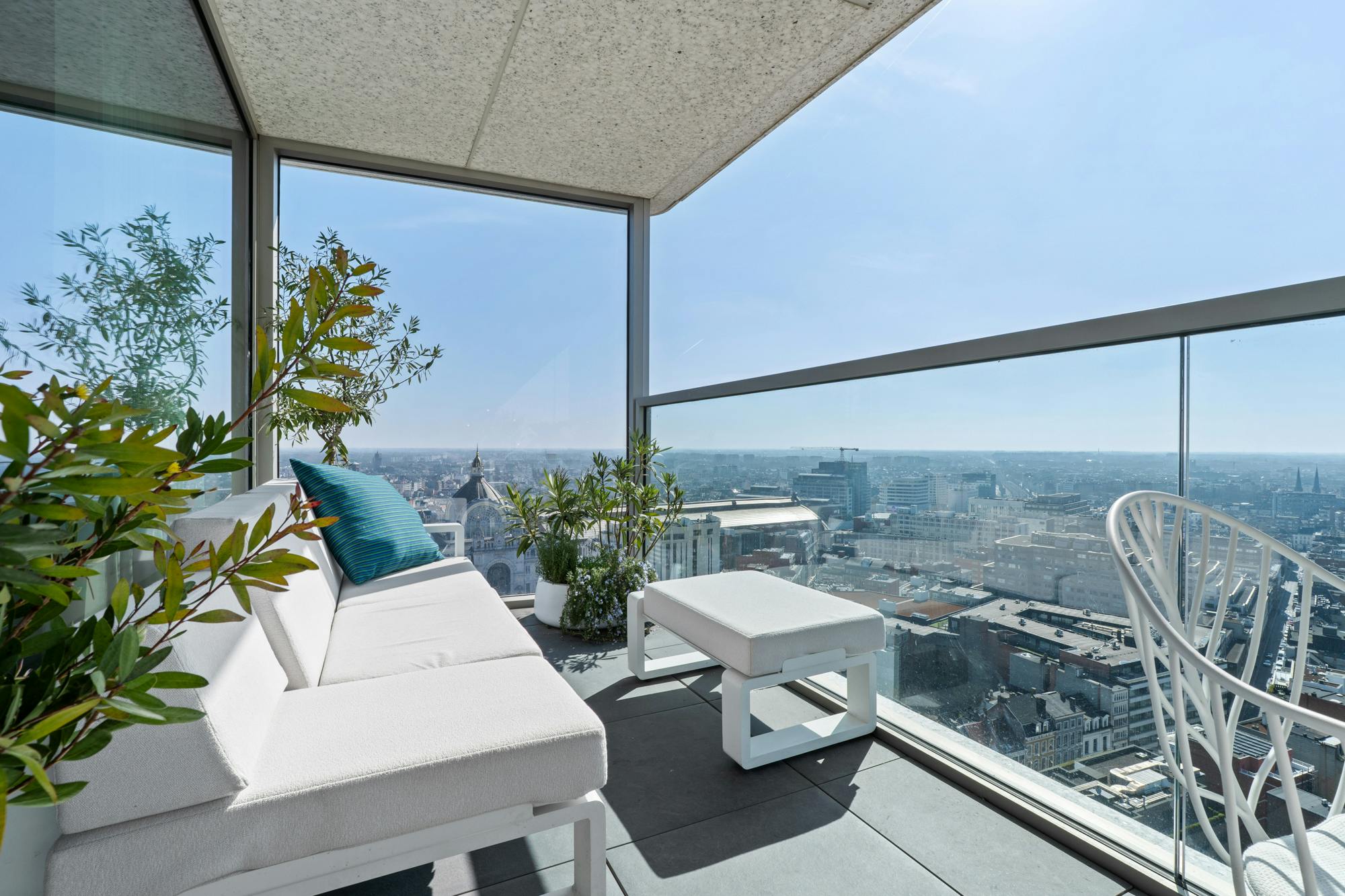 Exclusief wonen met panoramisch uitzicht in de Antwerp Tower foto 4