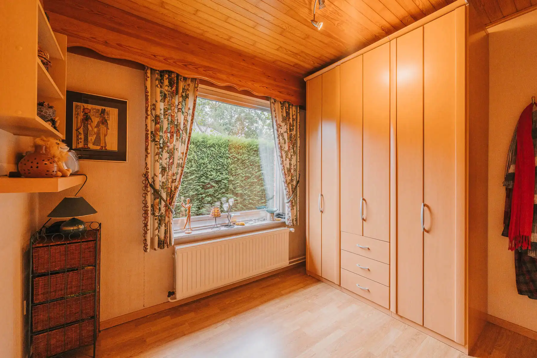 Rustig gelegen sfeervolle bungalow op een groen perceel foto 17