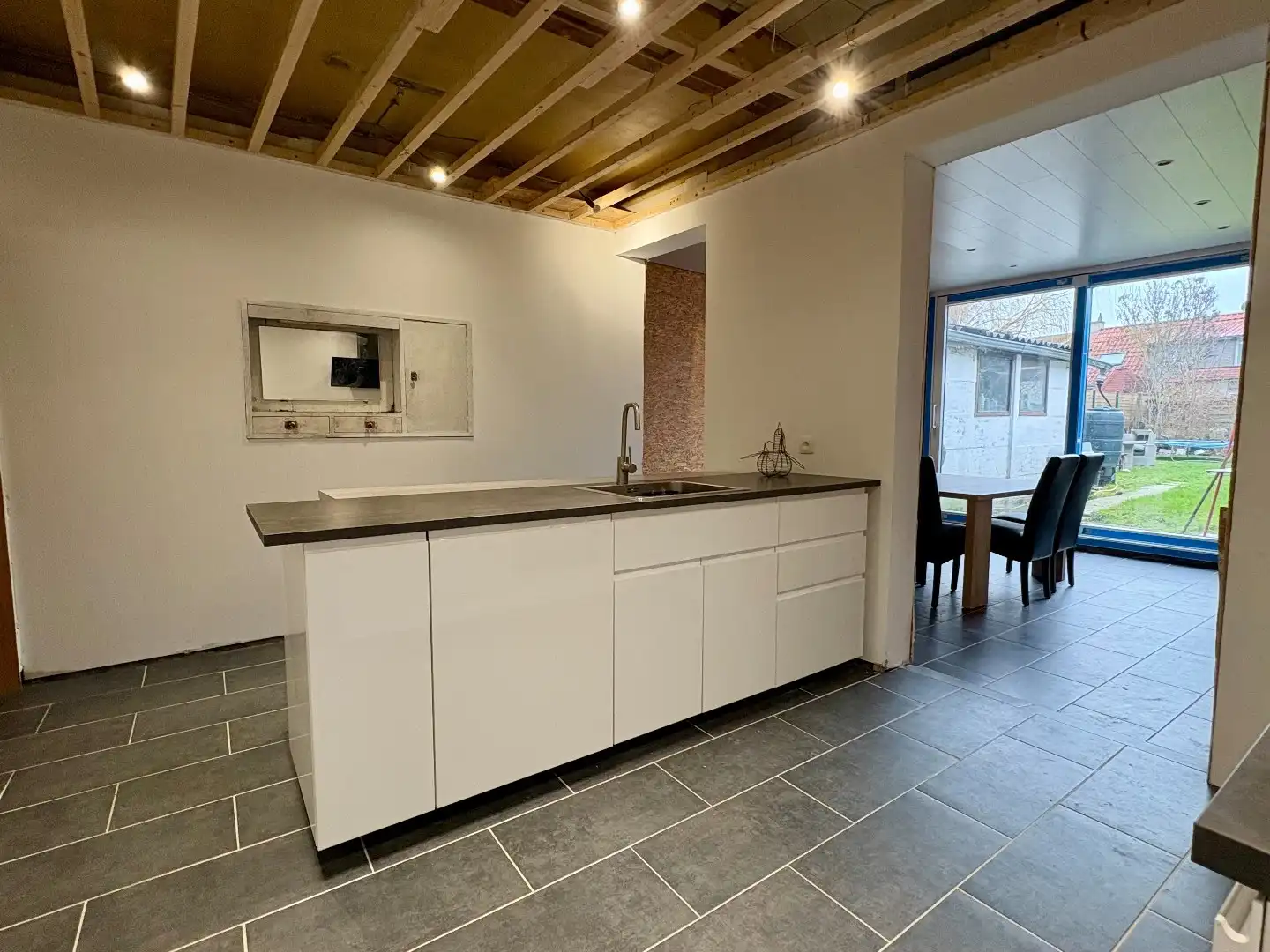 Starterswoning te koop in Heule met conforme elektriciteit foto 3