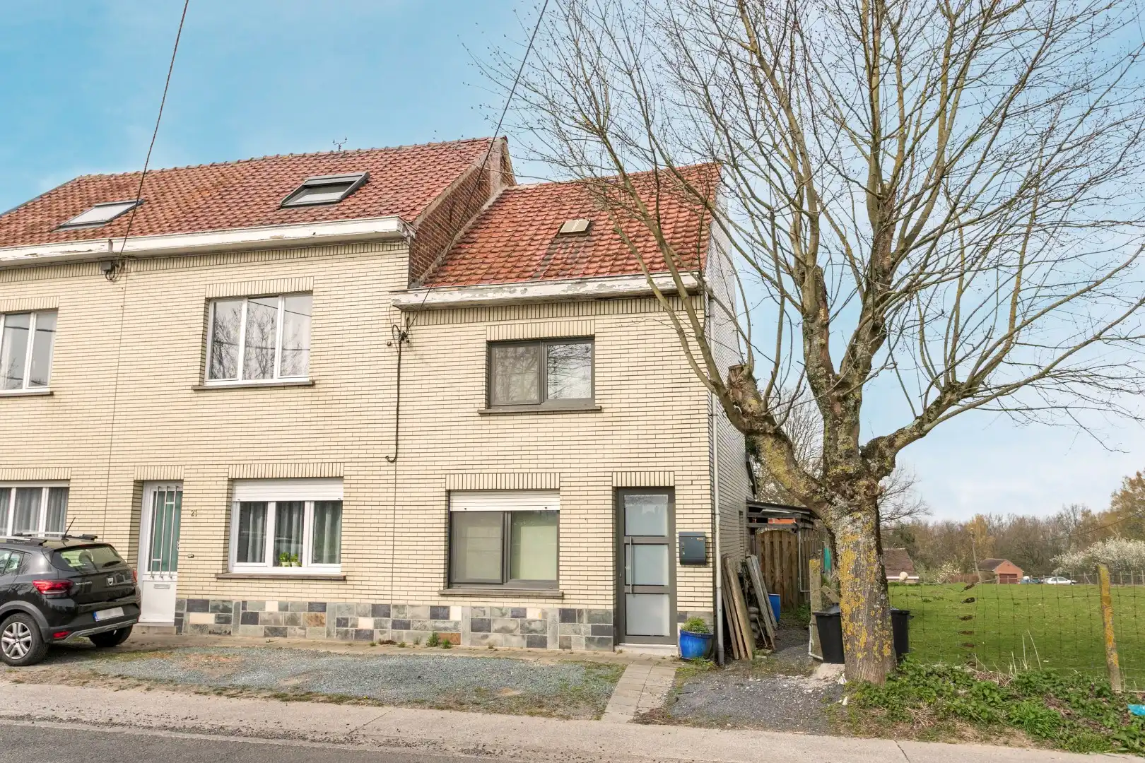 Op te frissen 3-gevel woning foto 2