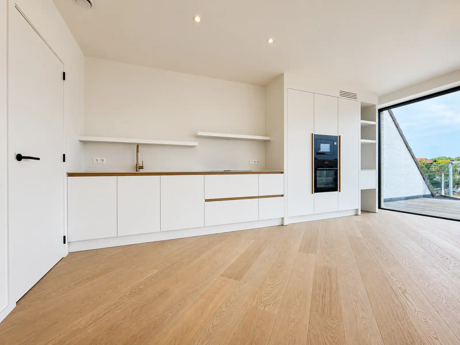 Nieuwbouwappartement met zicht op het Maurice Lippensplein foto 2