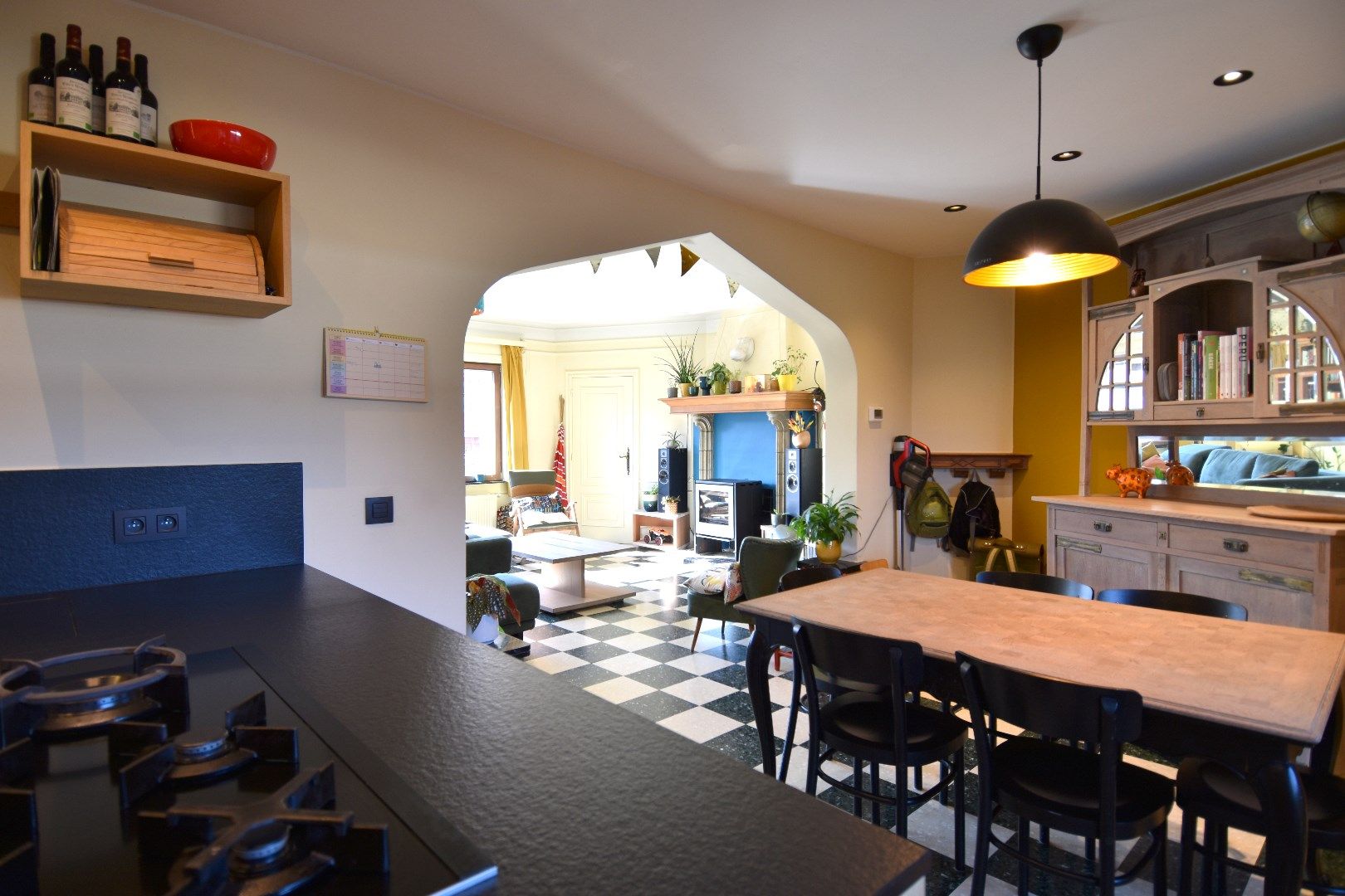 Karaktervolle burgerwoning met 2 slaapkamers, garage/werkplaats en zonneterras in hartje Kortrijk te koop foto 10