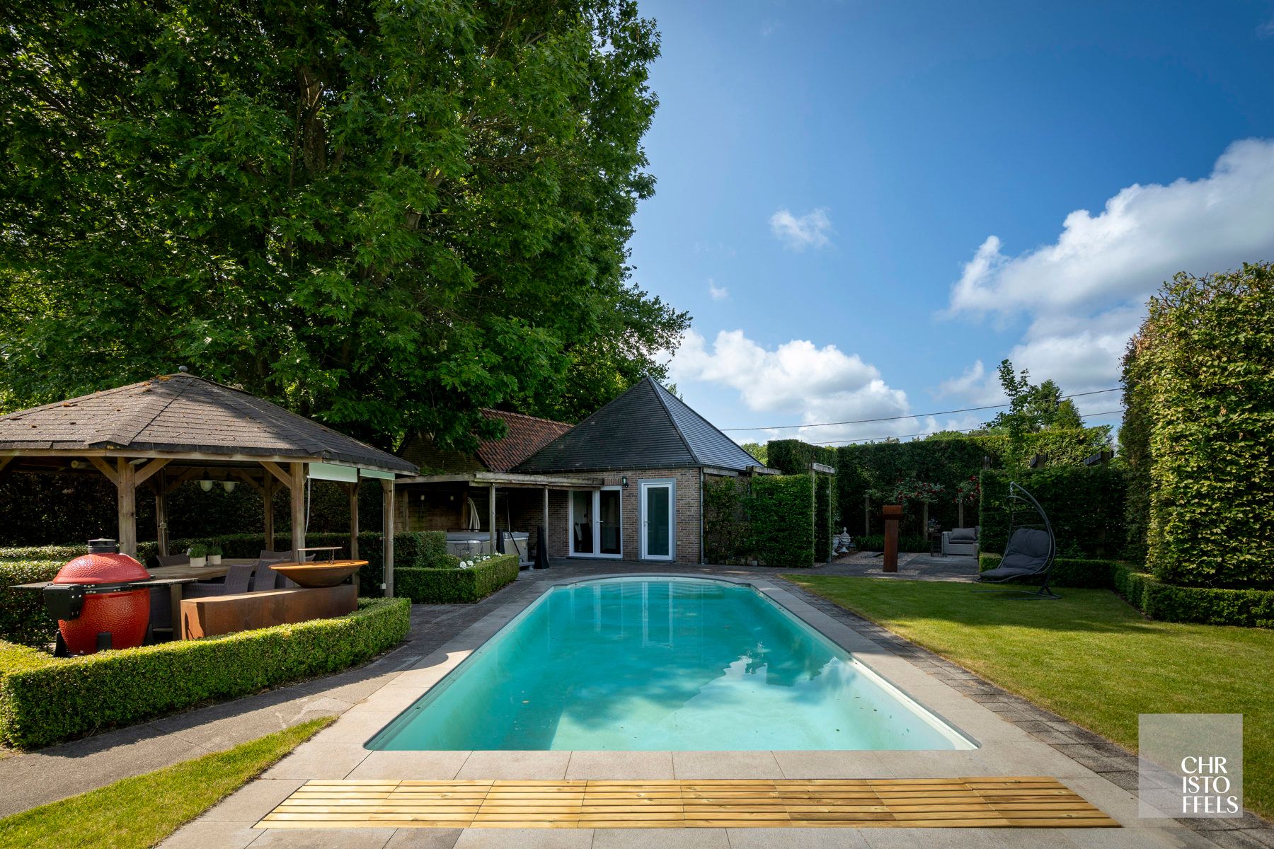 Karakteristieke villa met praktijkruimte en buitenzwembad op zuidgericht perceel van 1.565 m² foto 5