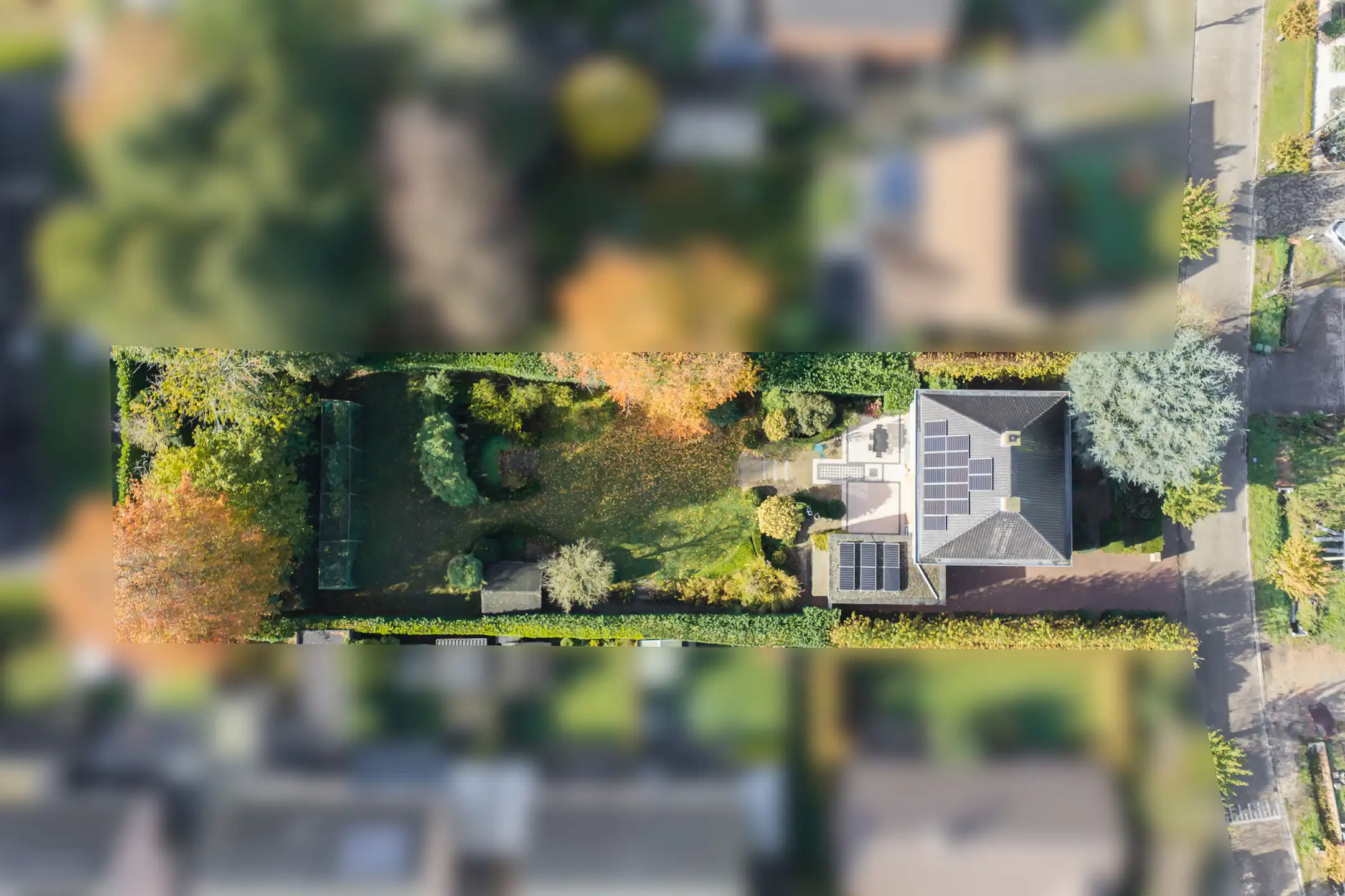 Karaktervolle en ruime vrijstaande woning met prachtige tuin foto 22