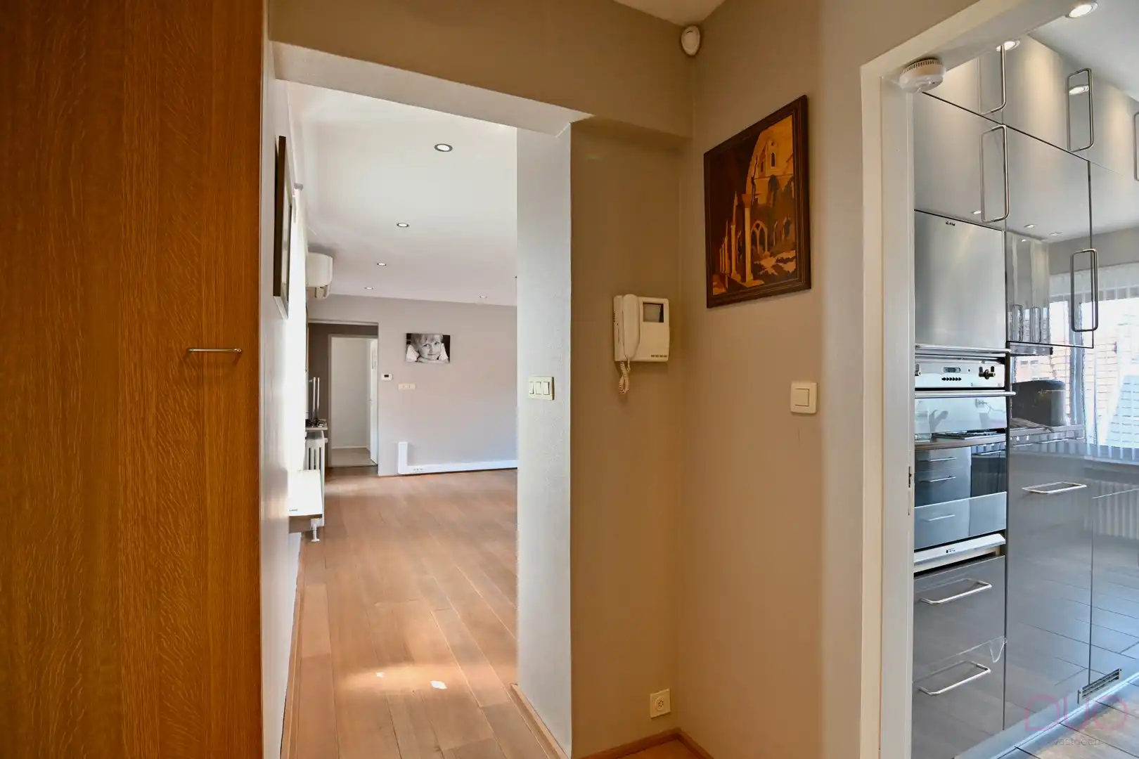 Centraal gelegen instapklaar appartement met drie slaapkamers en terras foto 3