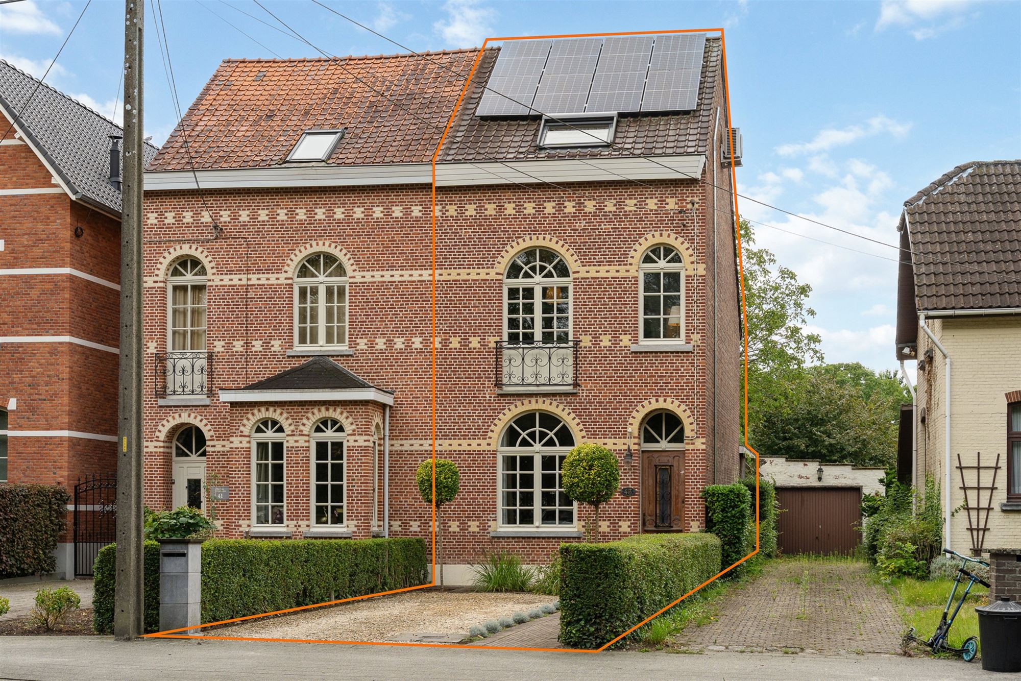 GERENOVEERD PRACHTIG HERENHUIS NABIJ CENTRUM! foto 2