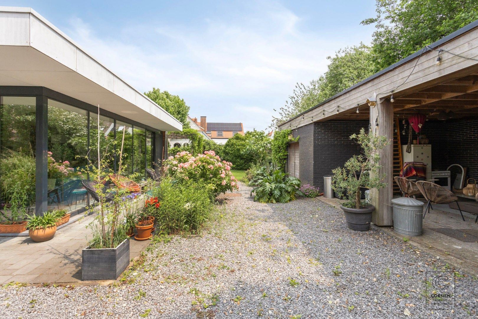 Prachtig, instapklare laagbouwwoning met 4 slaapkamer op een perceel van 995 m²! foto 23