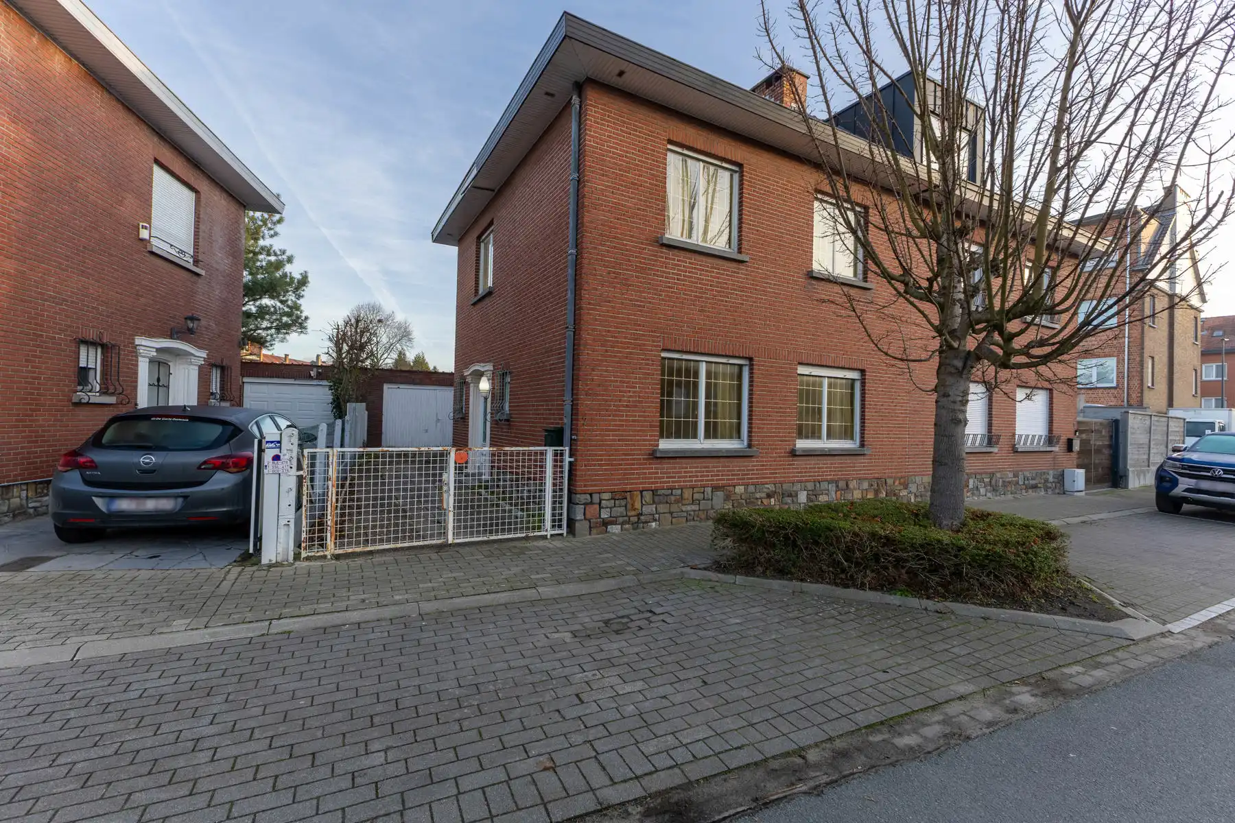 WACHTLIJST - LISTE D'ATTENTE Te renoveren woning met 3 slaapkamers en garage foto {{pictureIndex}}