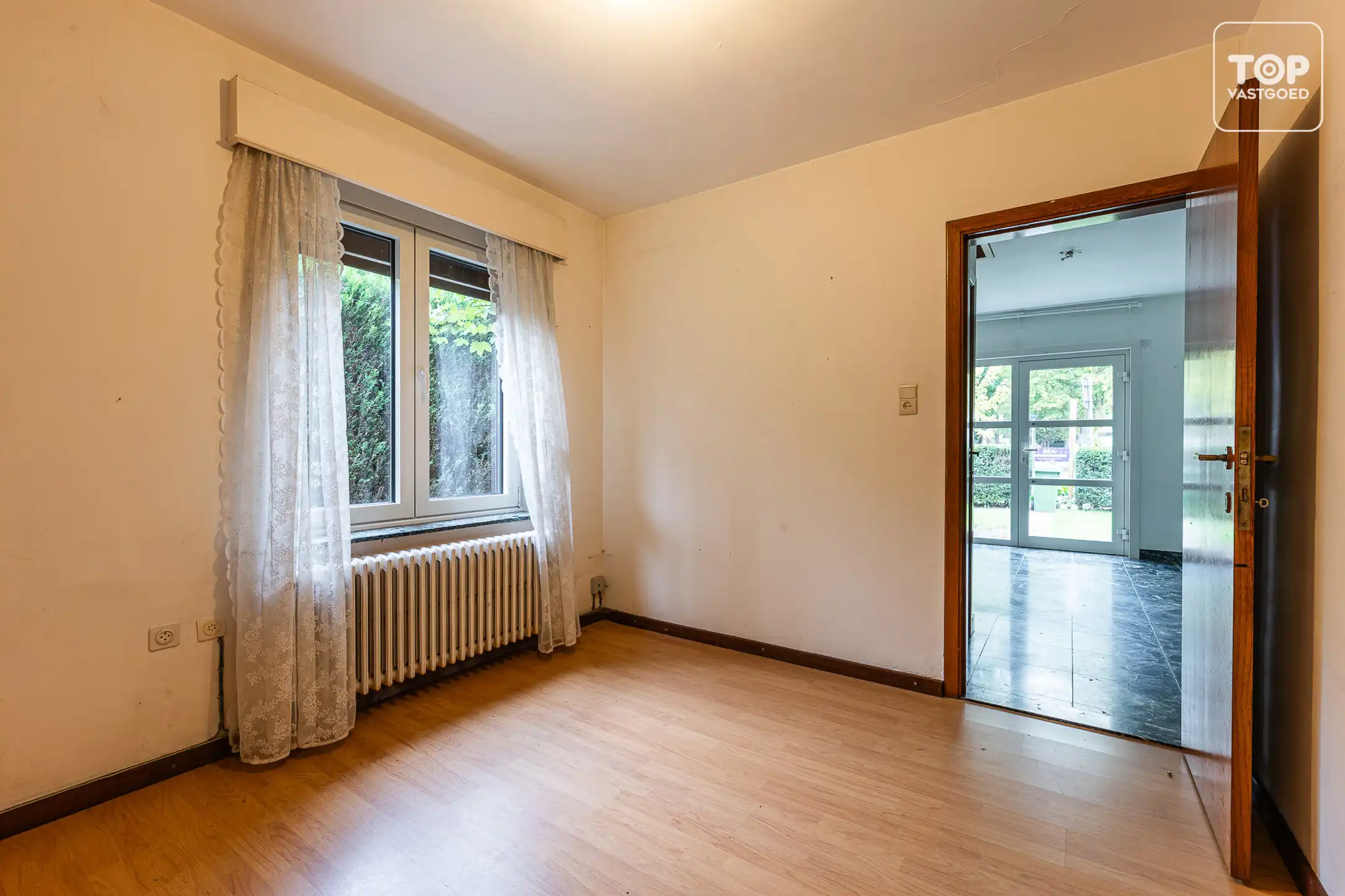 Ruime te renoveren woning met 4 slaapkamers op toplocatie foto 11