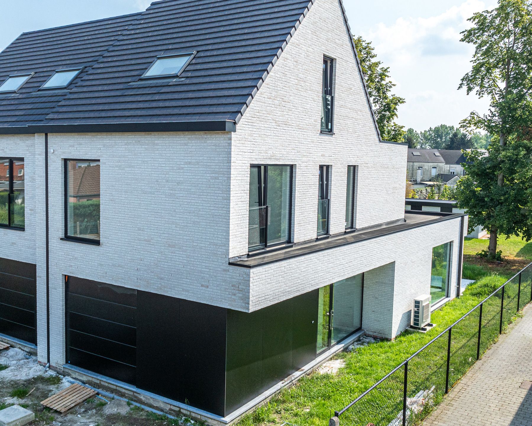 Nieuwbouwwoning met 3 slaapkamers foto 1