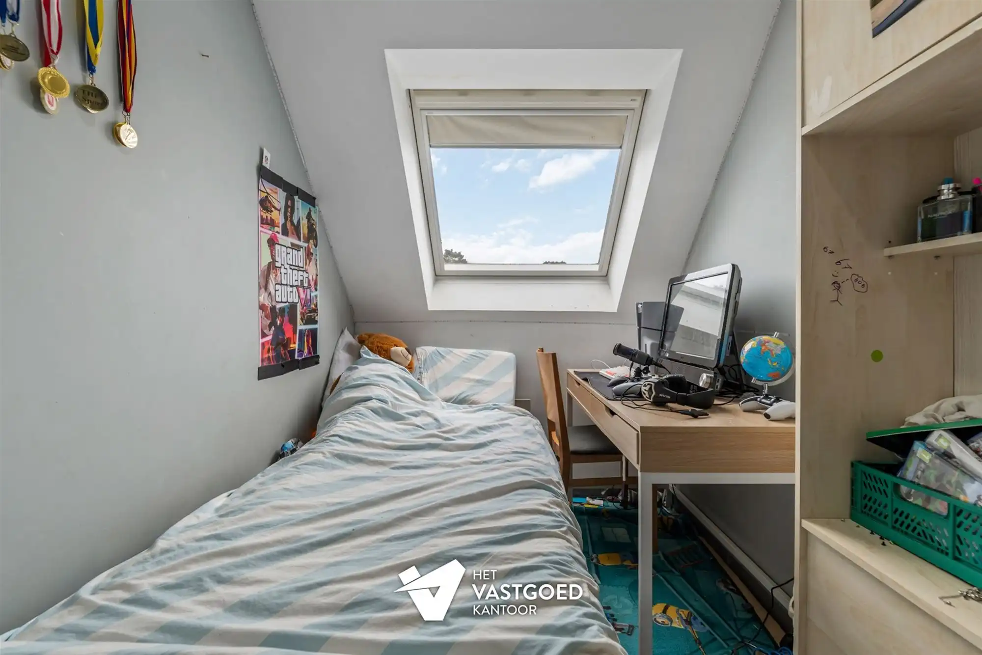 ZEER RUIM DUPLEX APPARTEMENT (149M²) MET 3 SLAAPKAMERS, TERRAS EN 2 AUTOSTAANPLAATSEN TE HAM foto 14