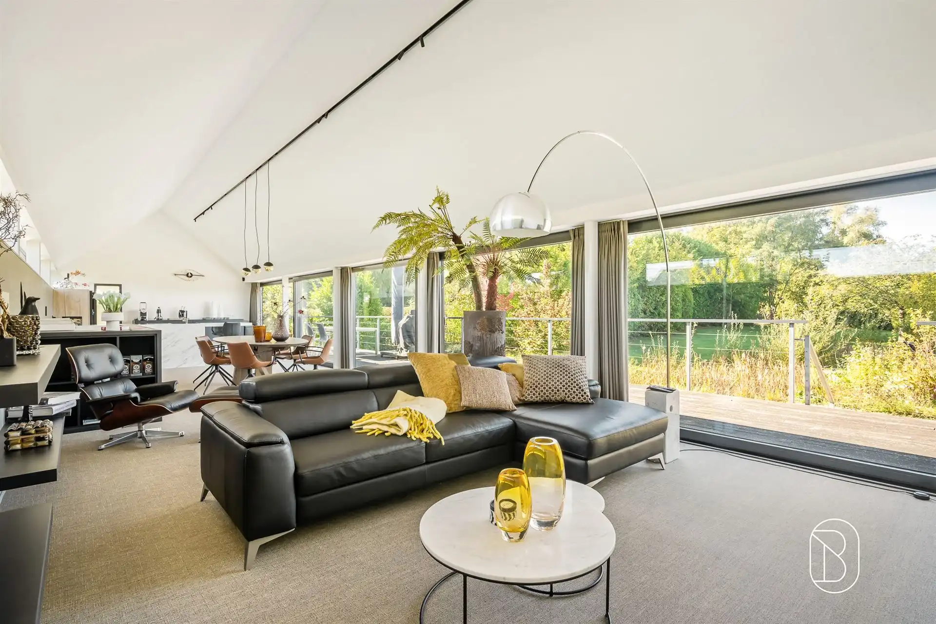 Rustig gelegen villa met 4 slpk en prachtig aangelegde tuin foto 18