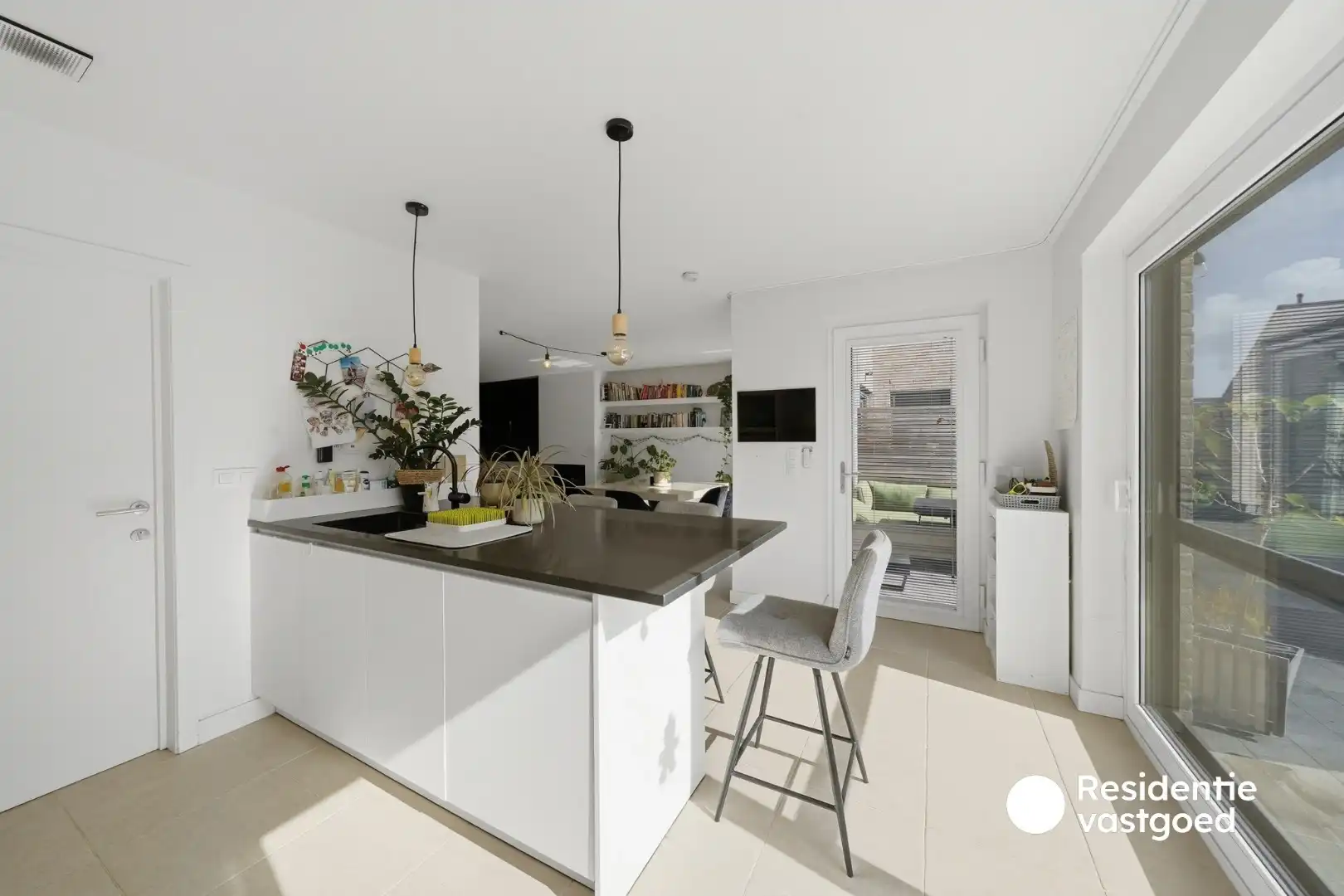 Instapklare woning te koop met garage en tuin! foto 12