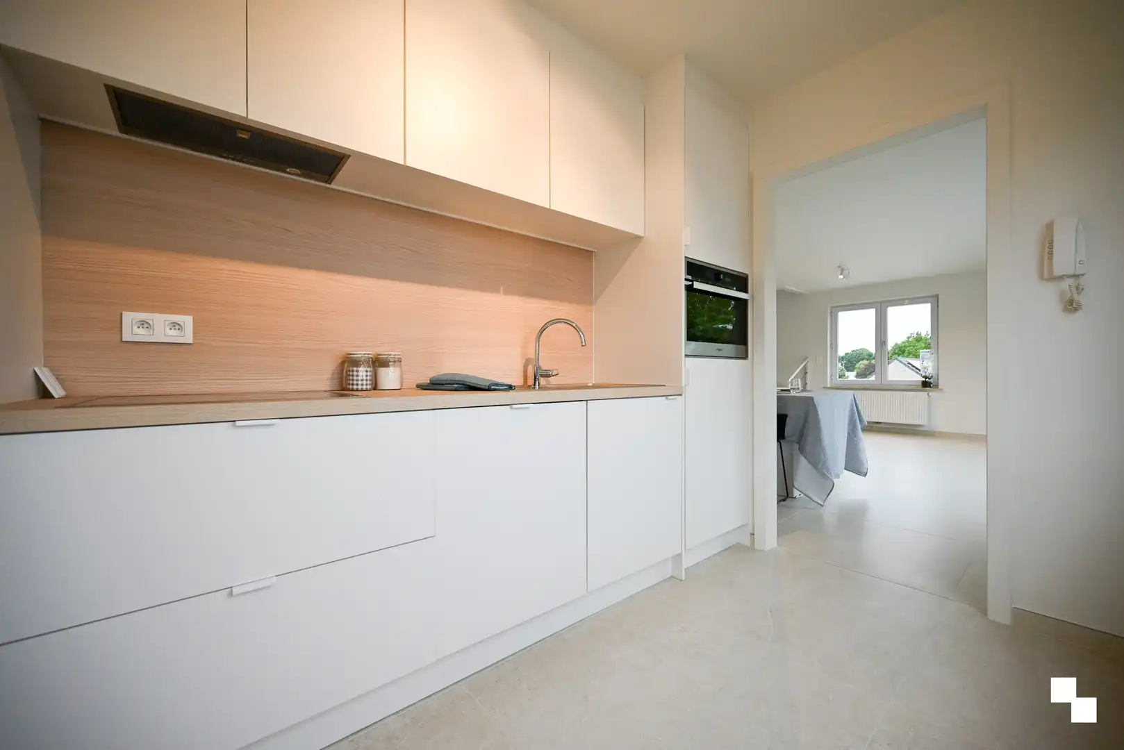 Stijlvol en energiezuinig gerenoveerd duplexappartement in kleinschalige residentie te Emelgem, Izegem foto 4