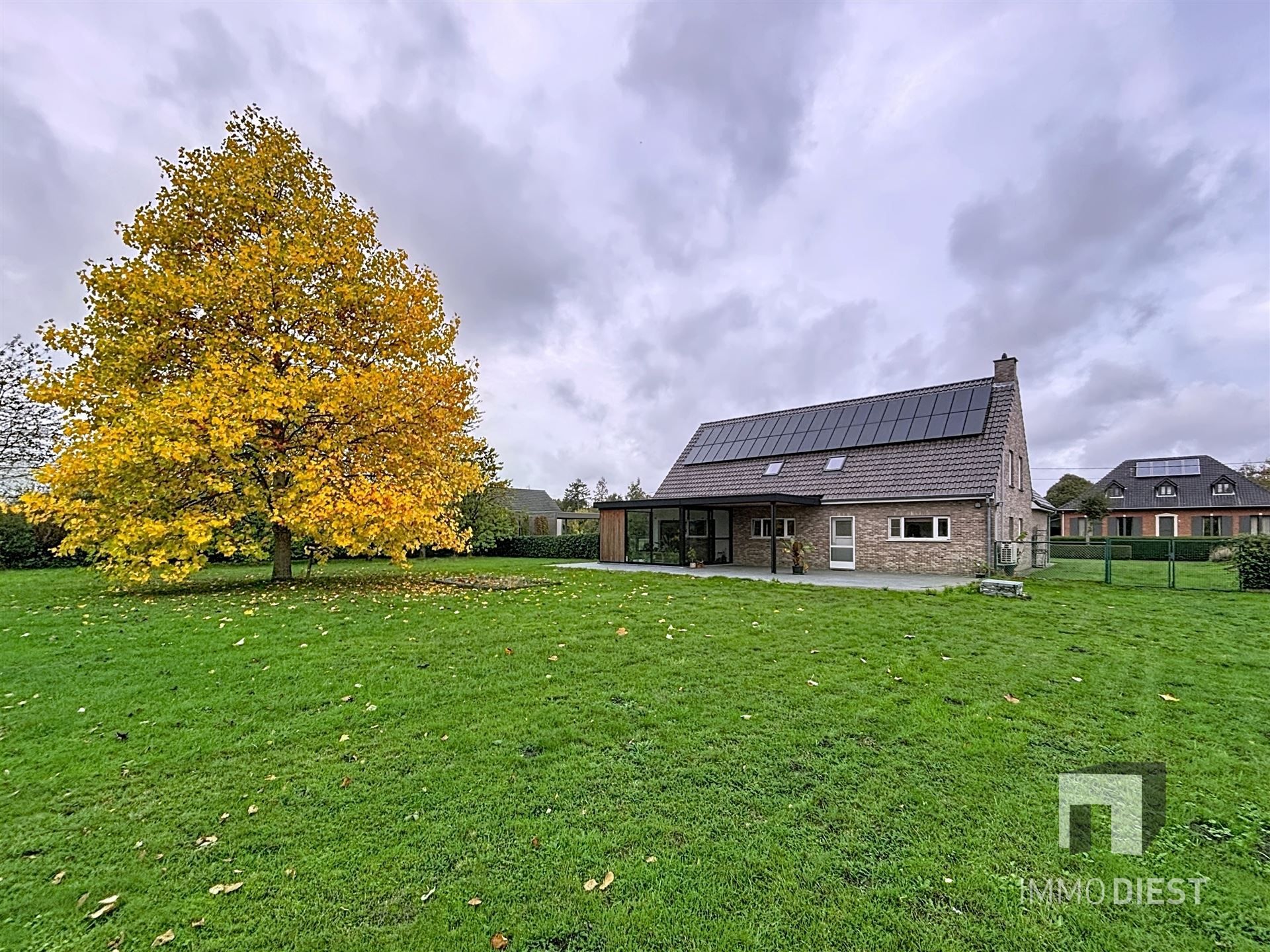 Villa met 5 slpk op 74,11are en zuidgerichte tuin foto 4