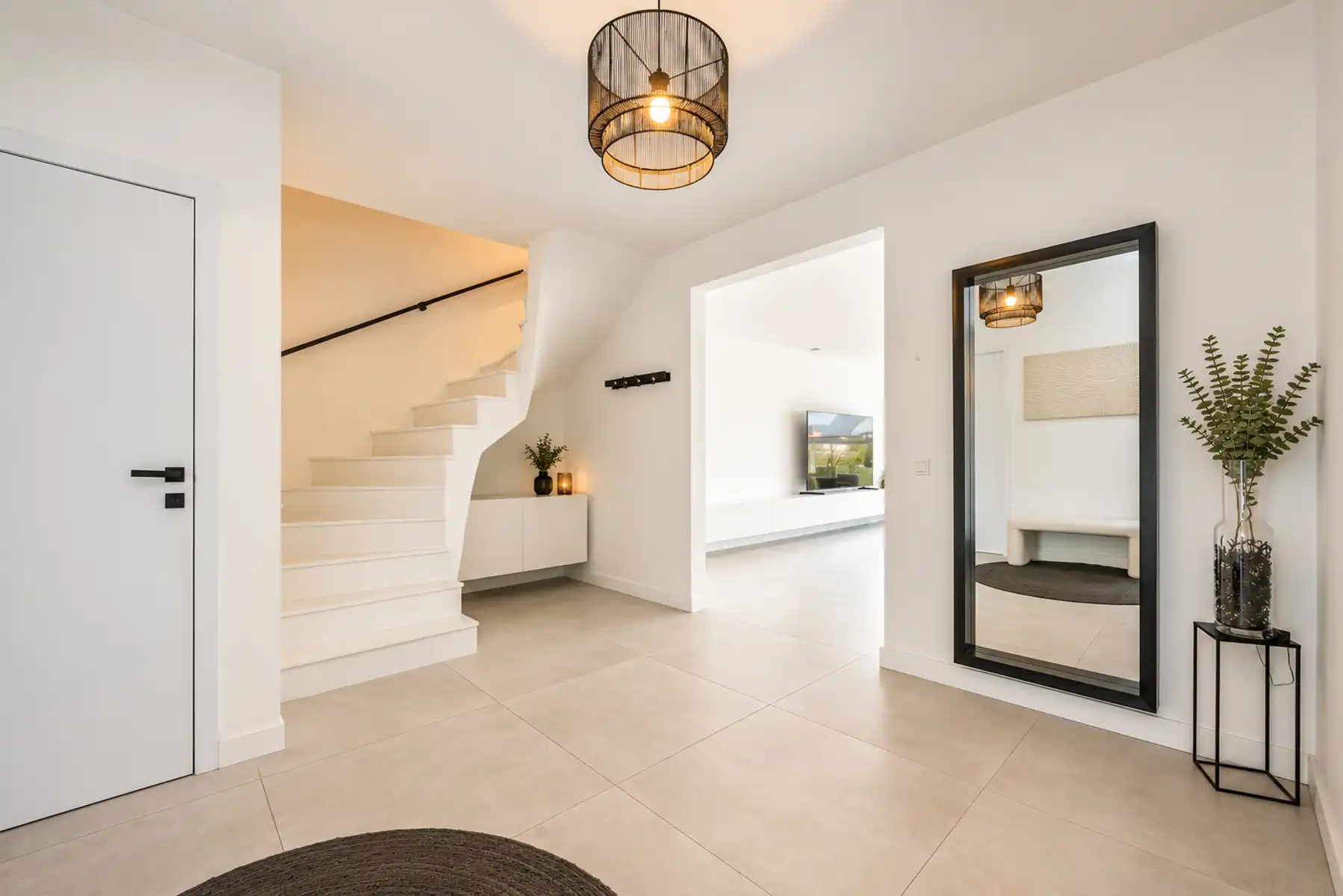 ENERGIEZUINIGE WONING IN DOODLOPENDE STRAAT foto {{pictureIndex}}