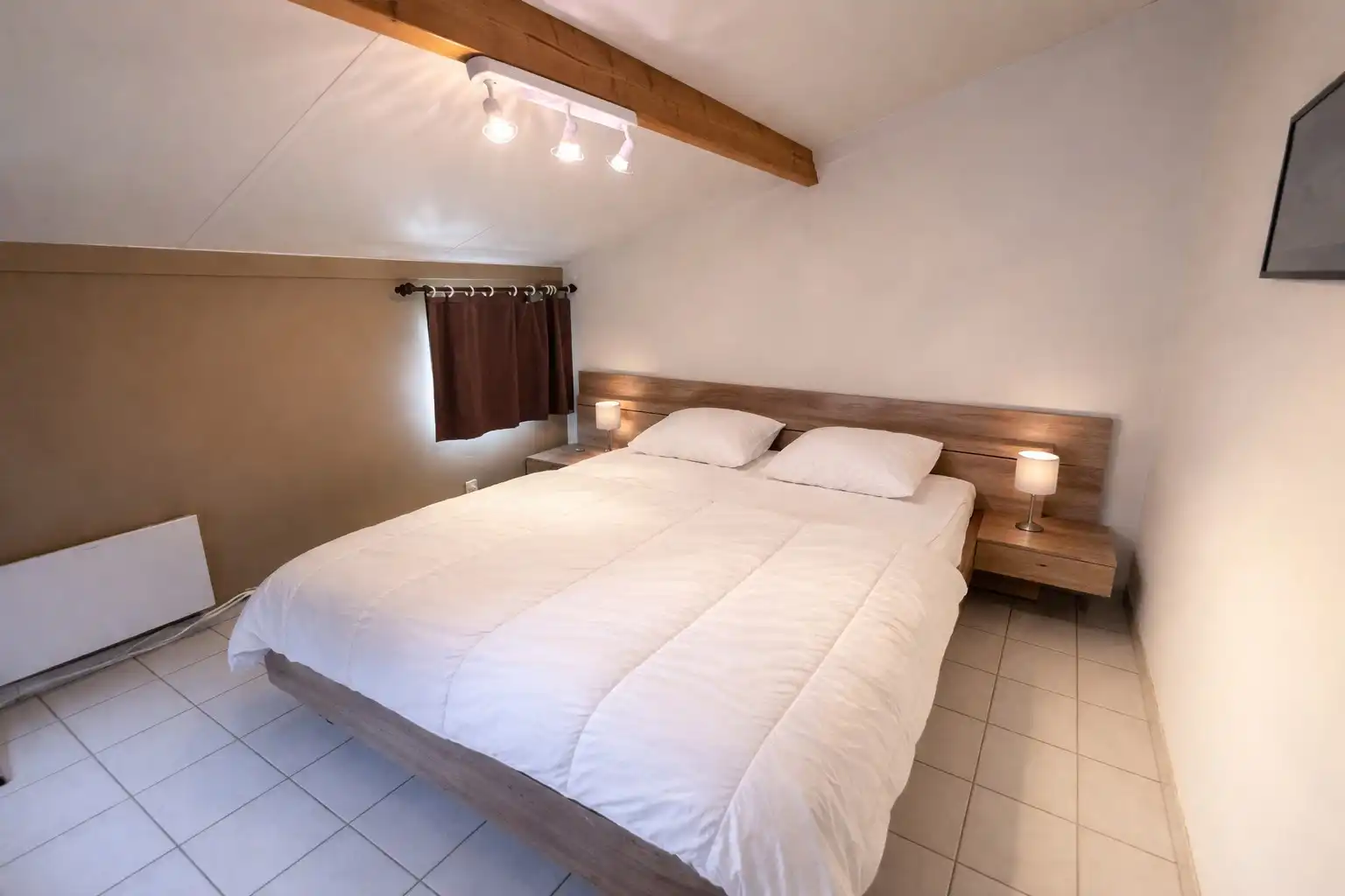 Charmante vakantiewoning met tuin en parking in rustige omgeving. foto 8