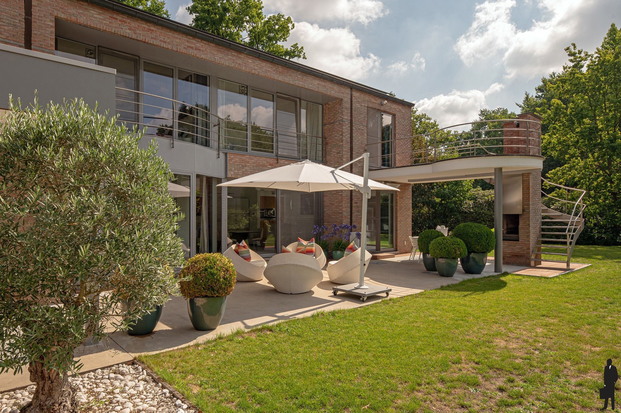VILLA MET APARTE PRAKTIJK OF APART KANTOOR AAN HUIS (vrij beroep mogelijk!)  foto 26