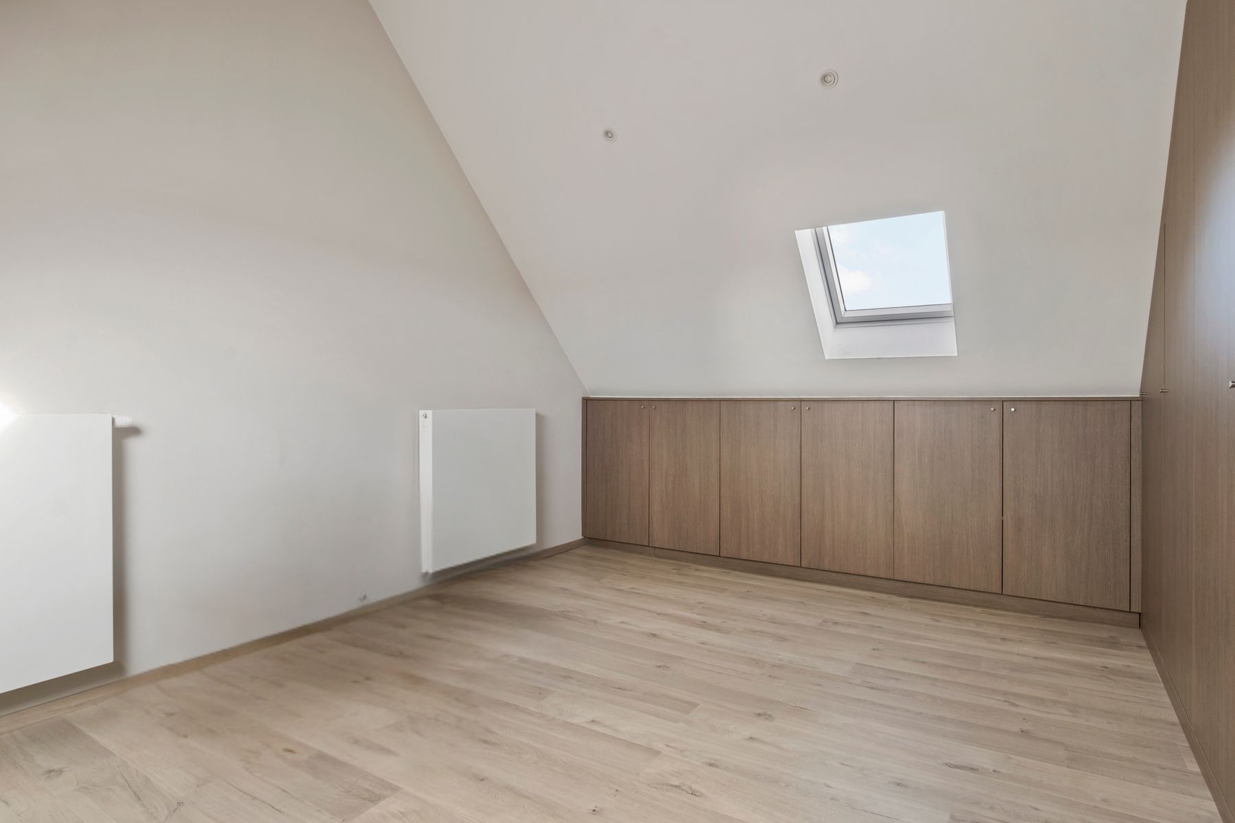 Moderne gerenoveerde stadswoning op rustige ligging in Gistel. foto 9