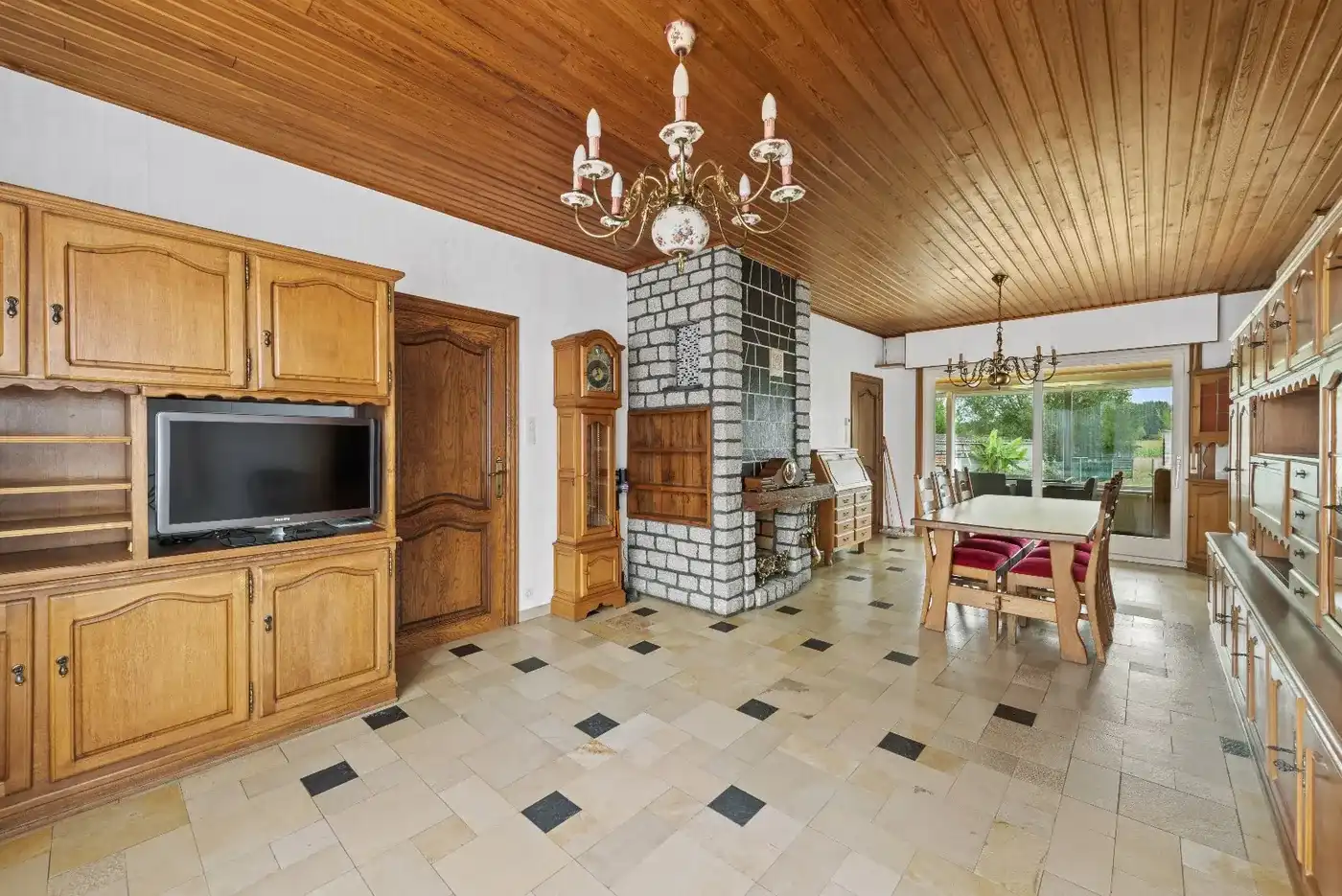 Open bebouwing op topligging met 2 slaapkamers en prachtige tuin foto 6