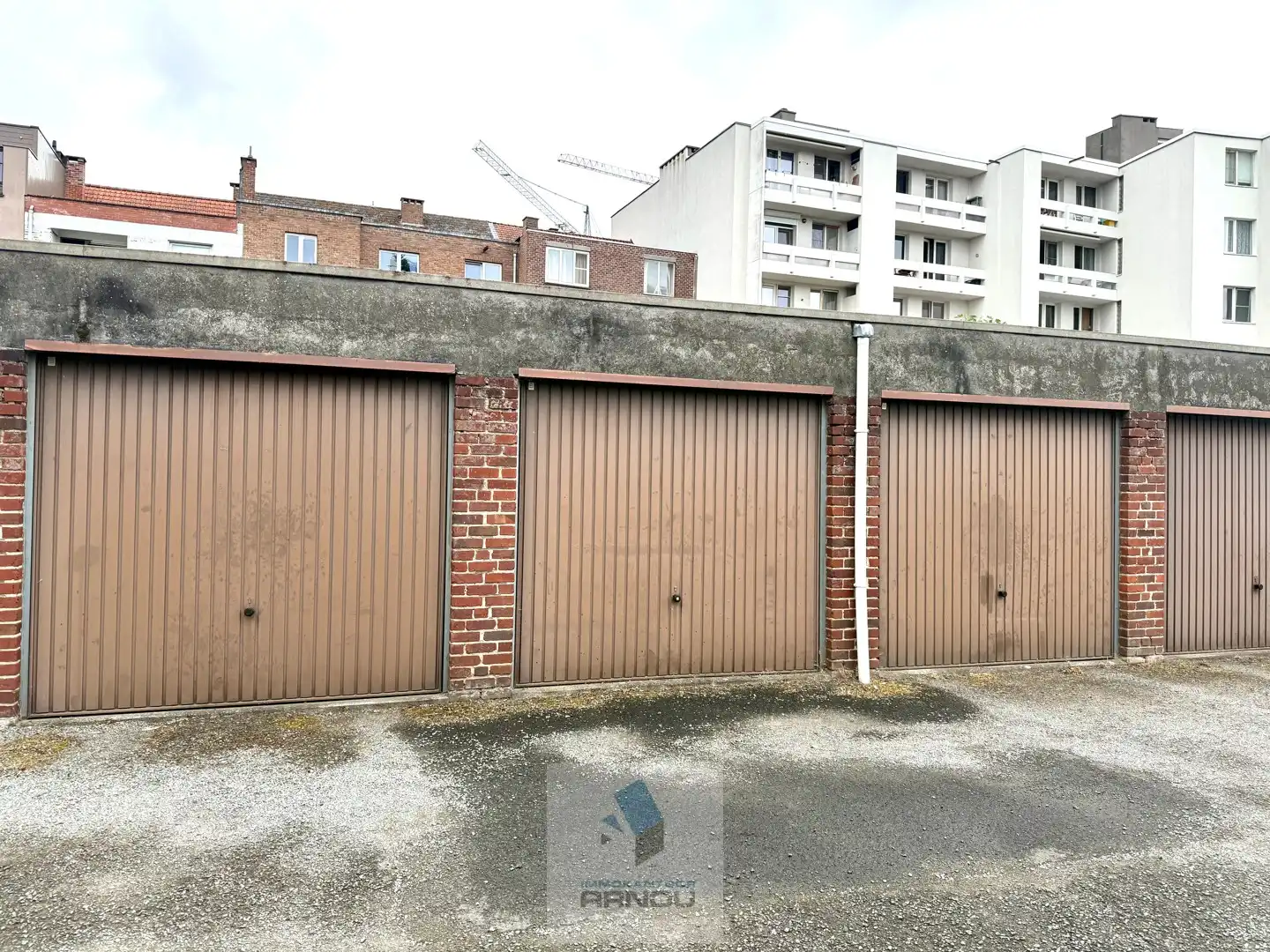 Garagebox in het centrum foto {{pictureIndex}}