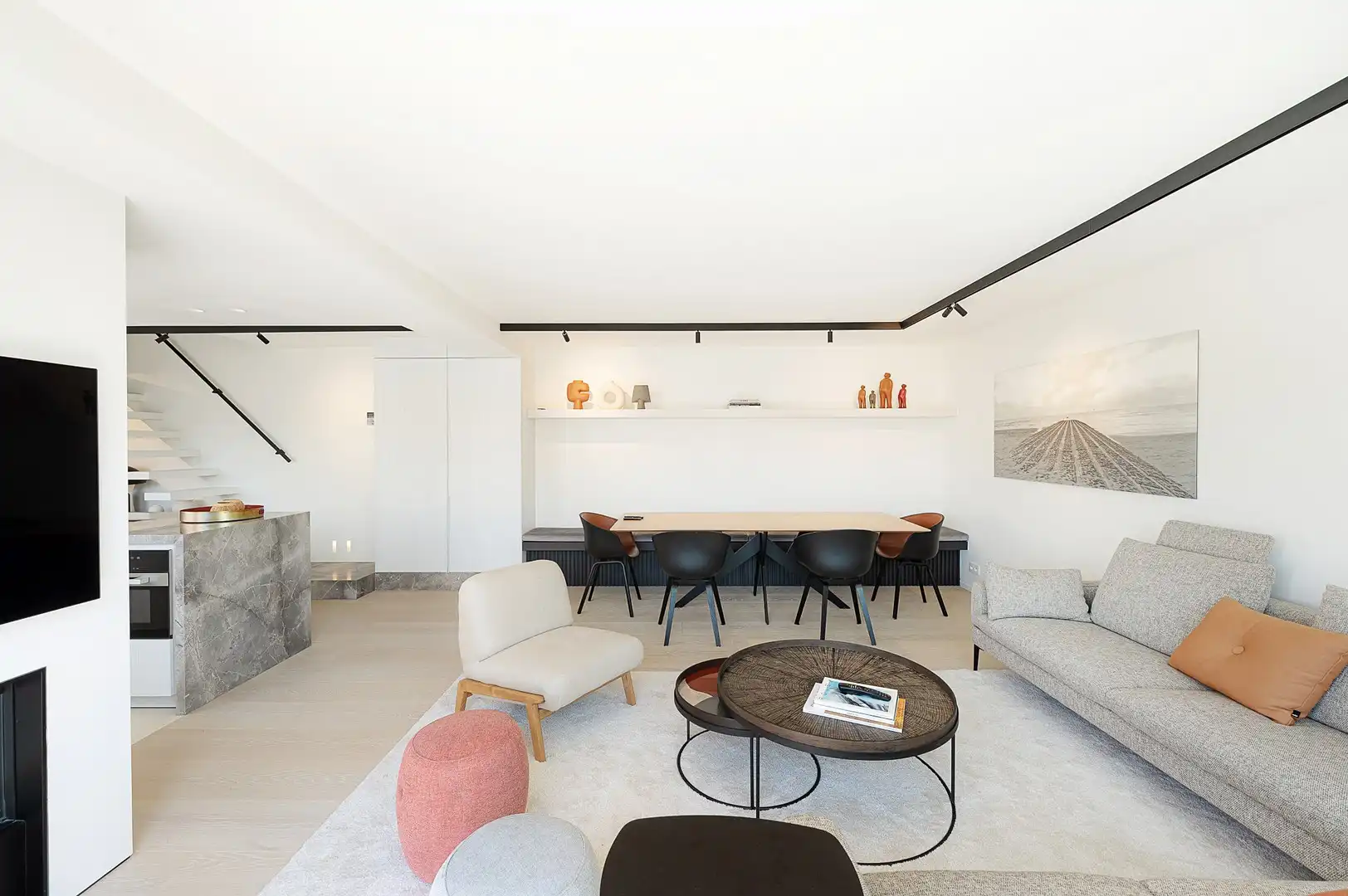 Zonnig gerenoveerd appartement met zuidwest gericht terras en open zicht op wandelafstand van het strand in hartje Zoute. foto 5