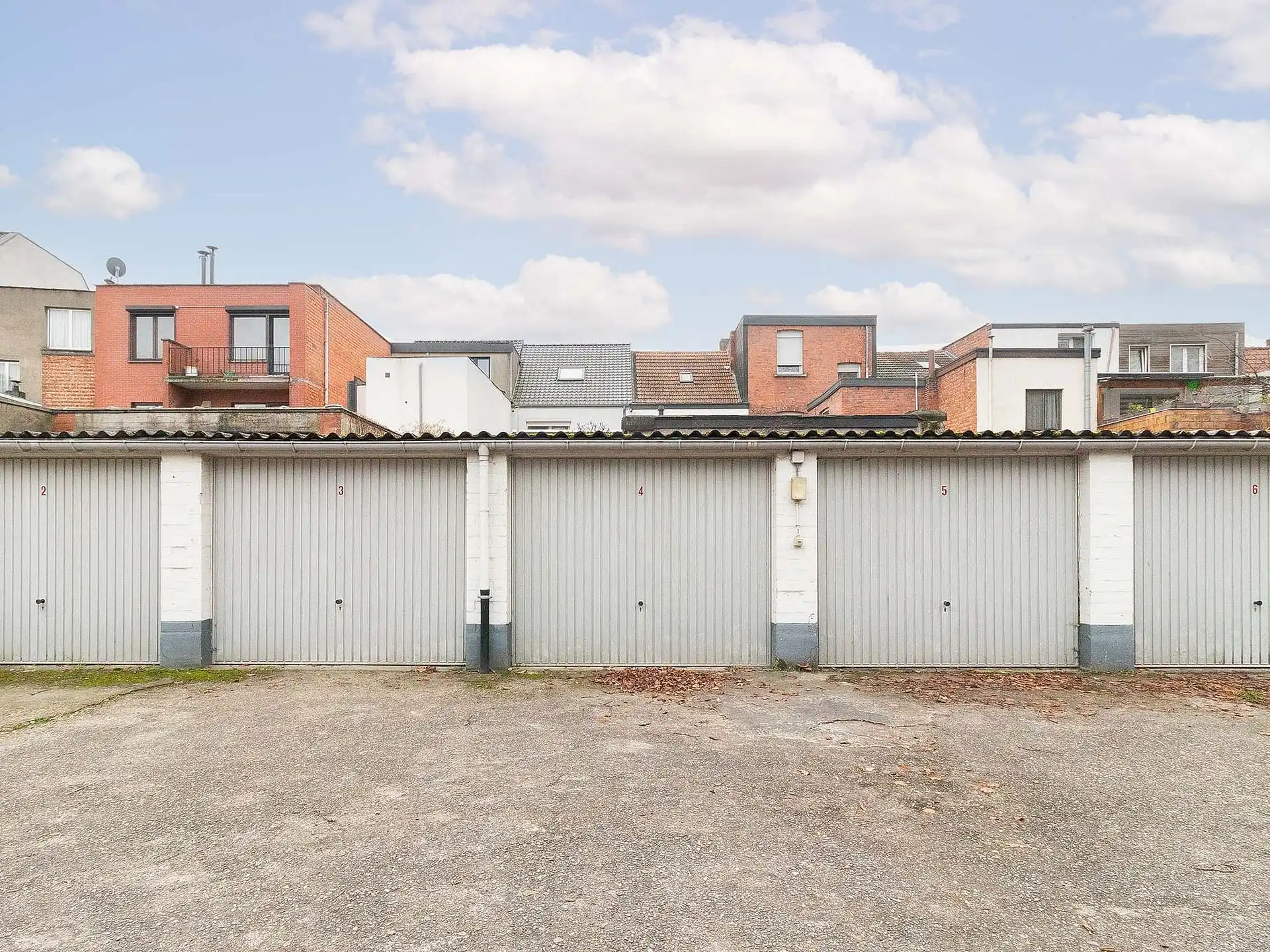 Garagebox gelegen in een veilig en afgesloten complex foto 2