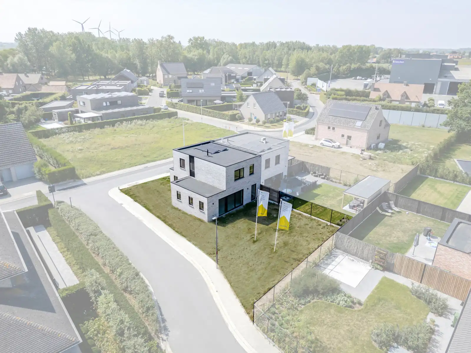 Moderne, halfopen woning foto 3