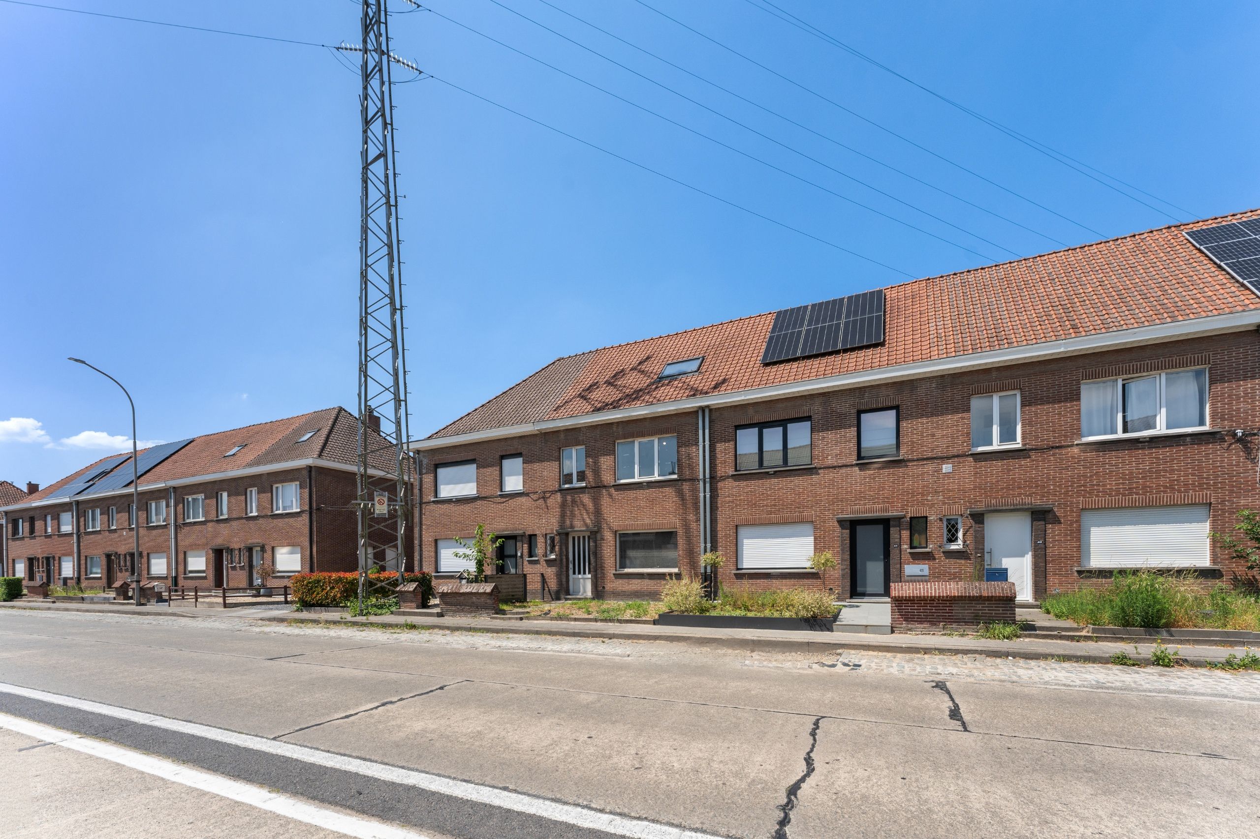 Centraal gelegen verder af te werken rijwoning op 250m2 foto 2