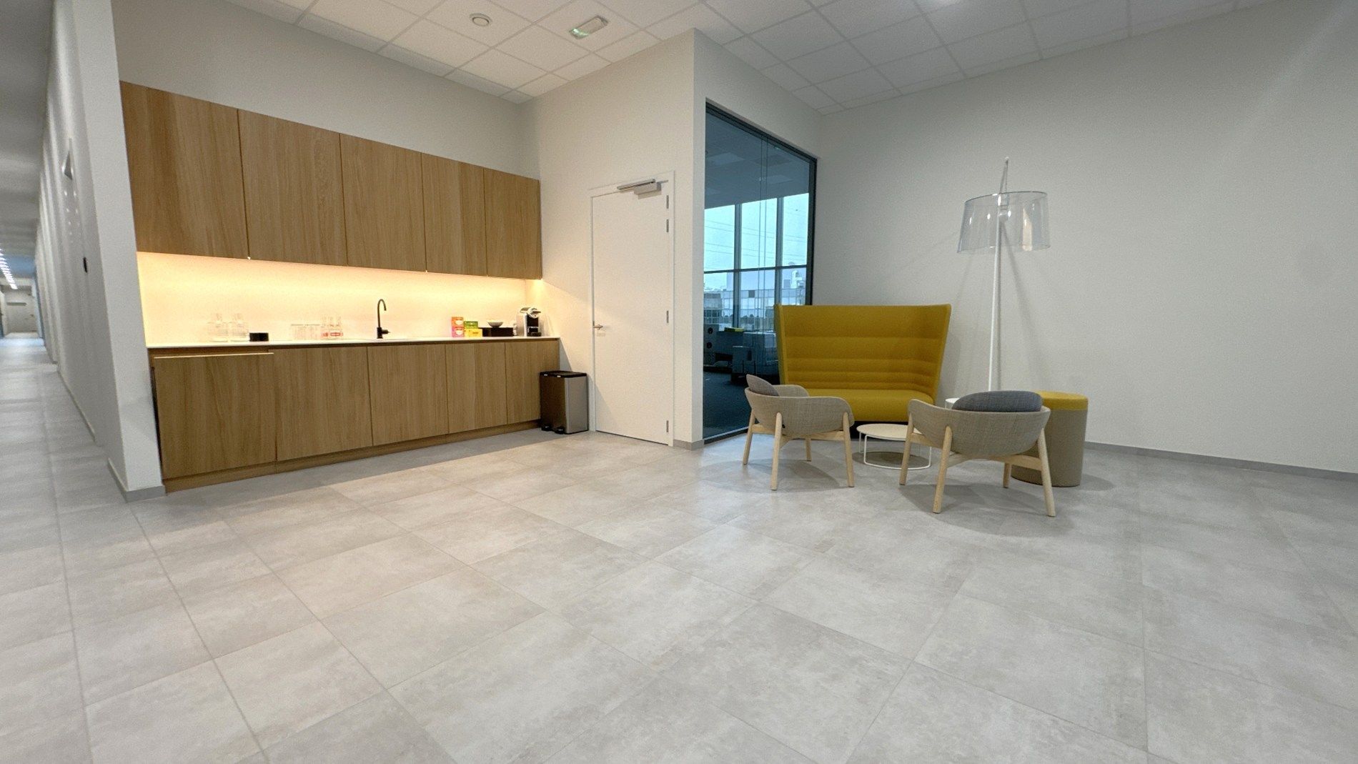 Nieuwbouw kantoor te huur aan E34 in Zwijndrecht foto 4