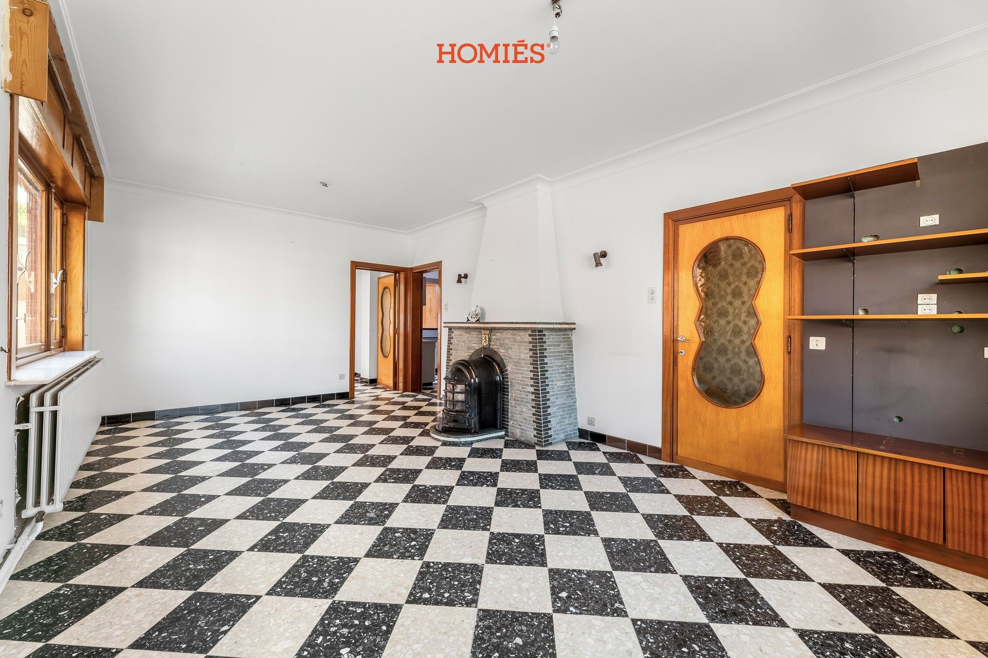 Te renoveren woning met veel potentieel foto 5