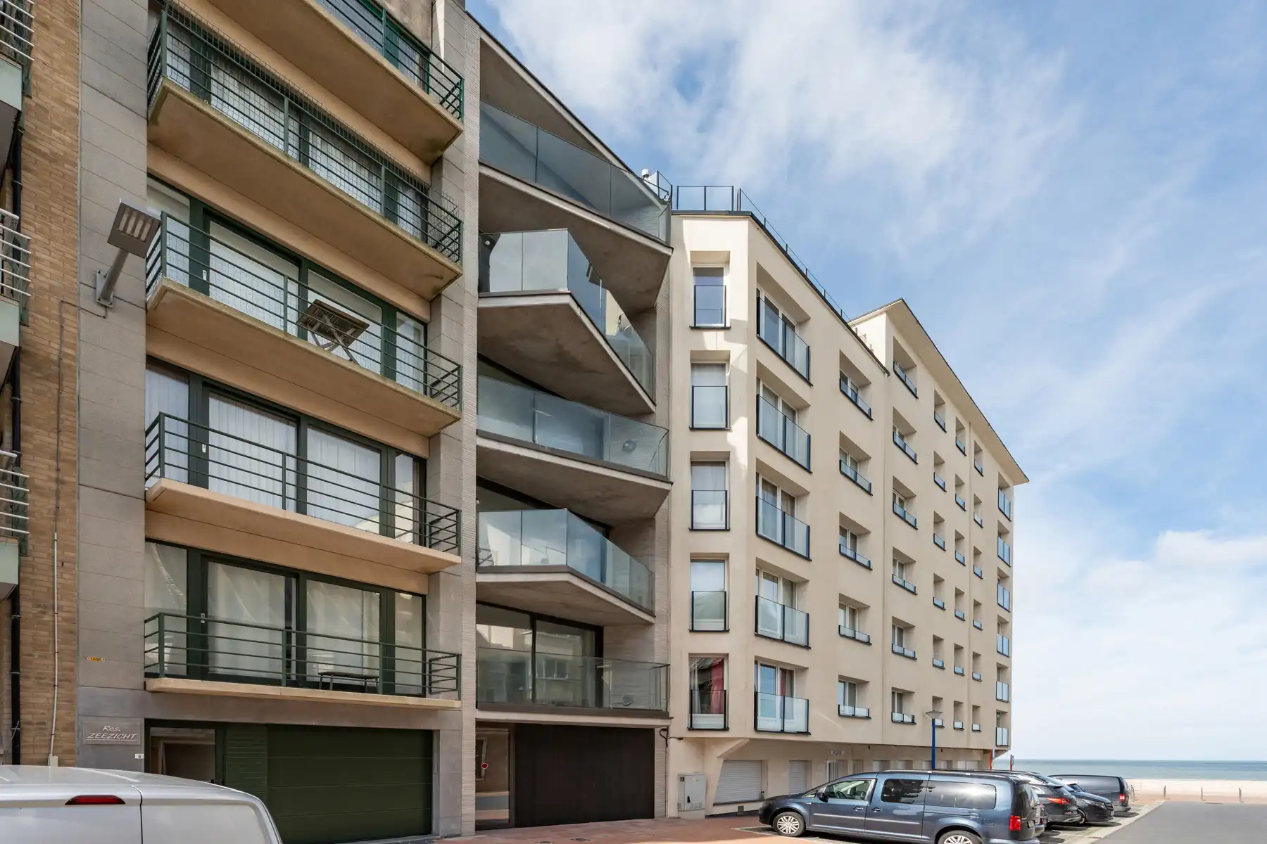 Luxueuze appartementen met zijdelings zeezicht foto {{pictureIndex}}