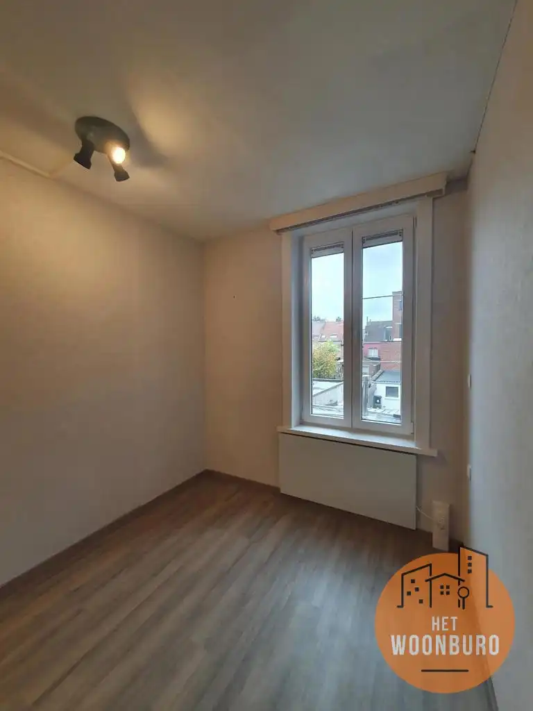 Gerenoveerde rijwoning met terras en tuintje foto 15