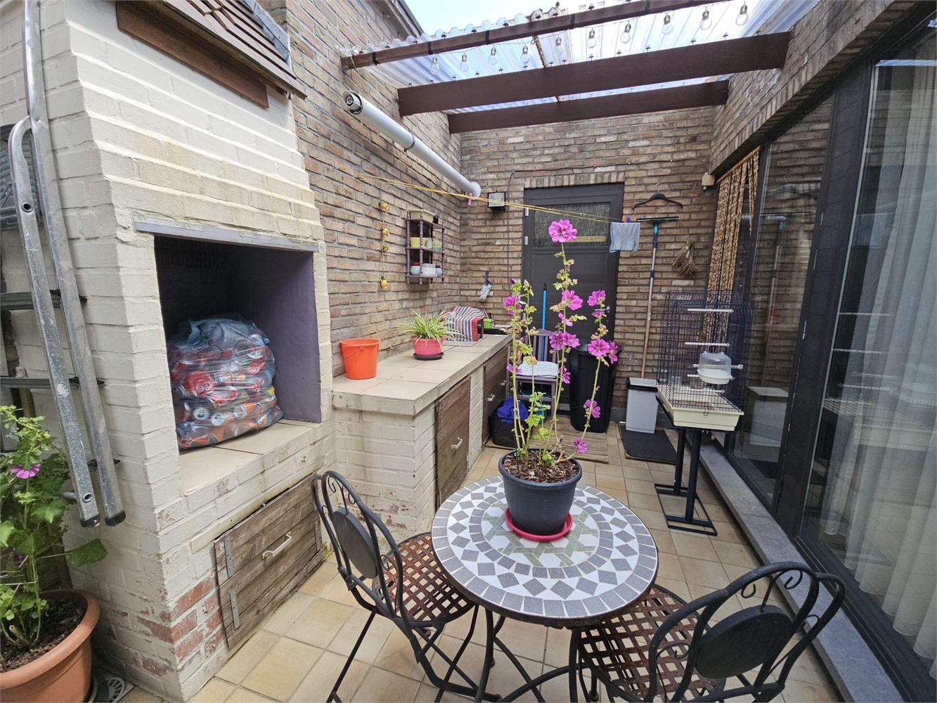 Hoekpand (handelsgelijkvloers + appartement) aan de voet van de Muur foto 21