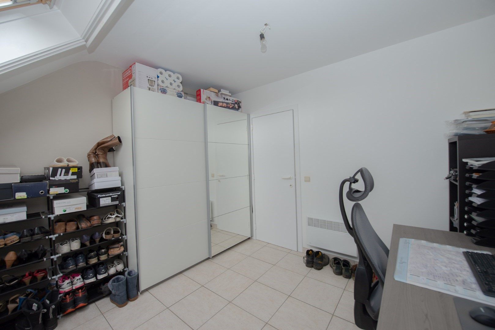 Energiezuinig 2 slaapkamer appartement met garagebox in centrum Zwevezele foto 11