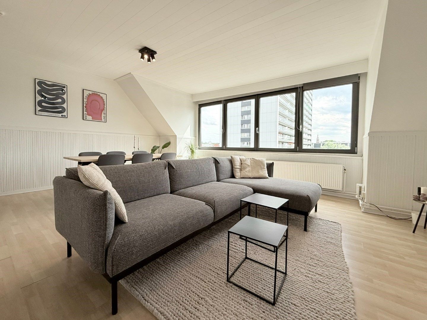 Lichtrijk appartement op de hoogste verdieping met twee slaapkamers foto 4