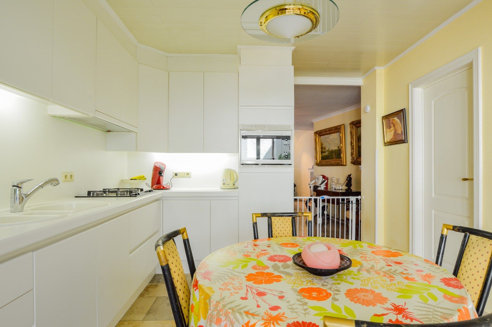 Ruime rijwoning op toplocatie in de Brugse binnenstad foto 7