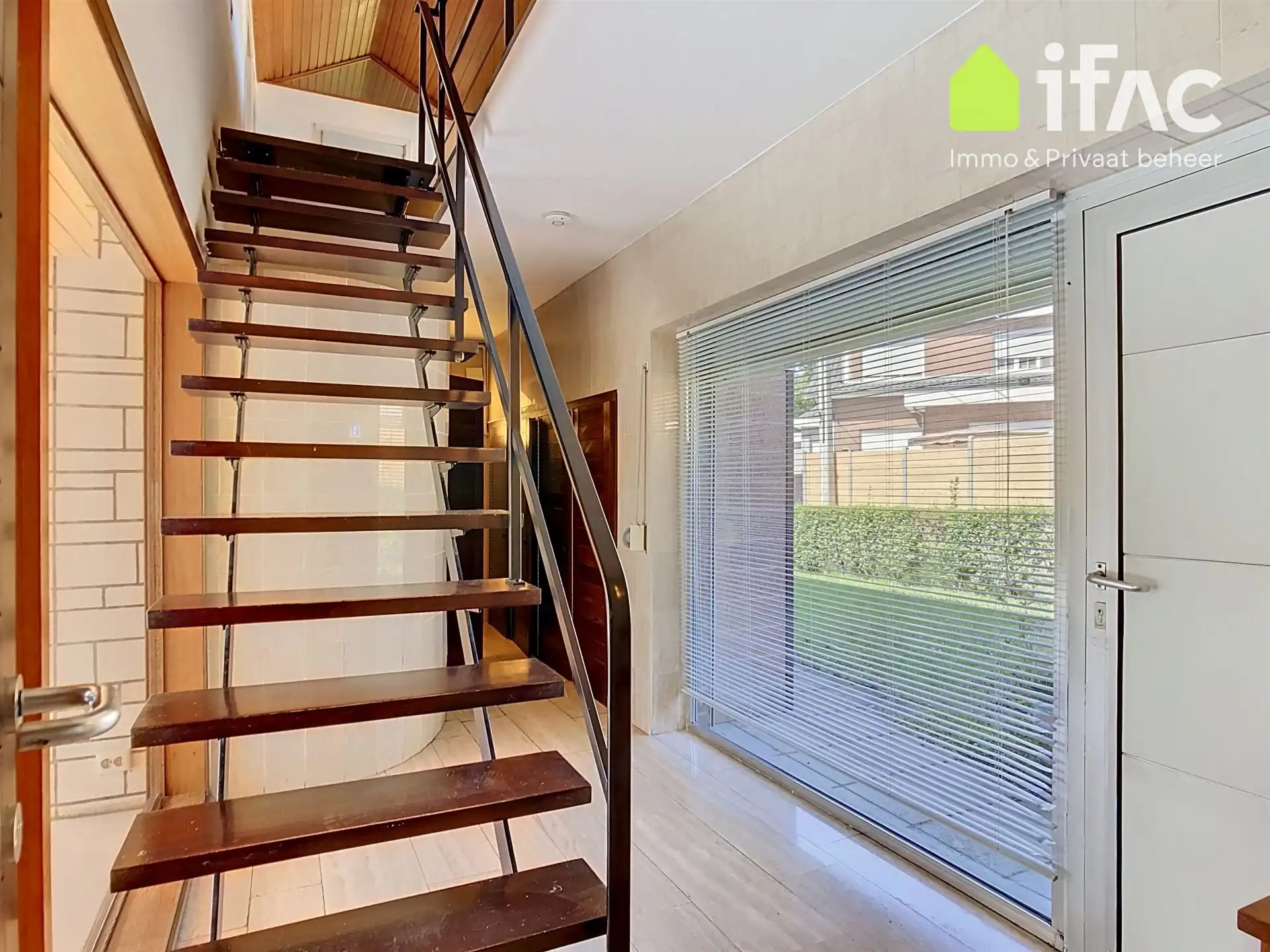 Woning met 4 slaapkamers, garage en tuin foto 14
