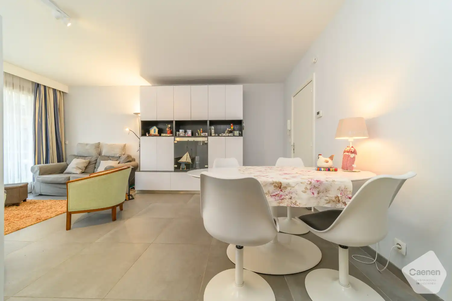 Recent gerenoveerde ruime studio met slaaphoek en terras in hartje De Panne foto 2