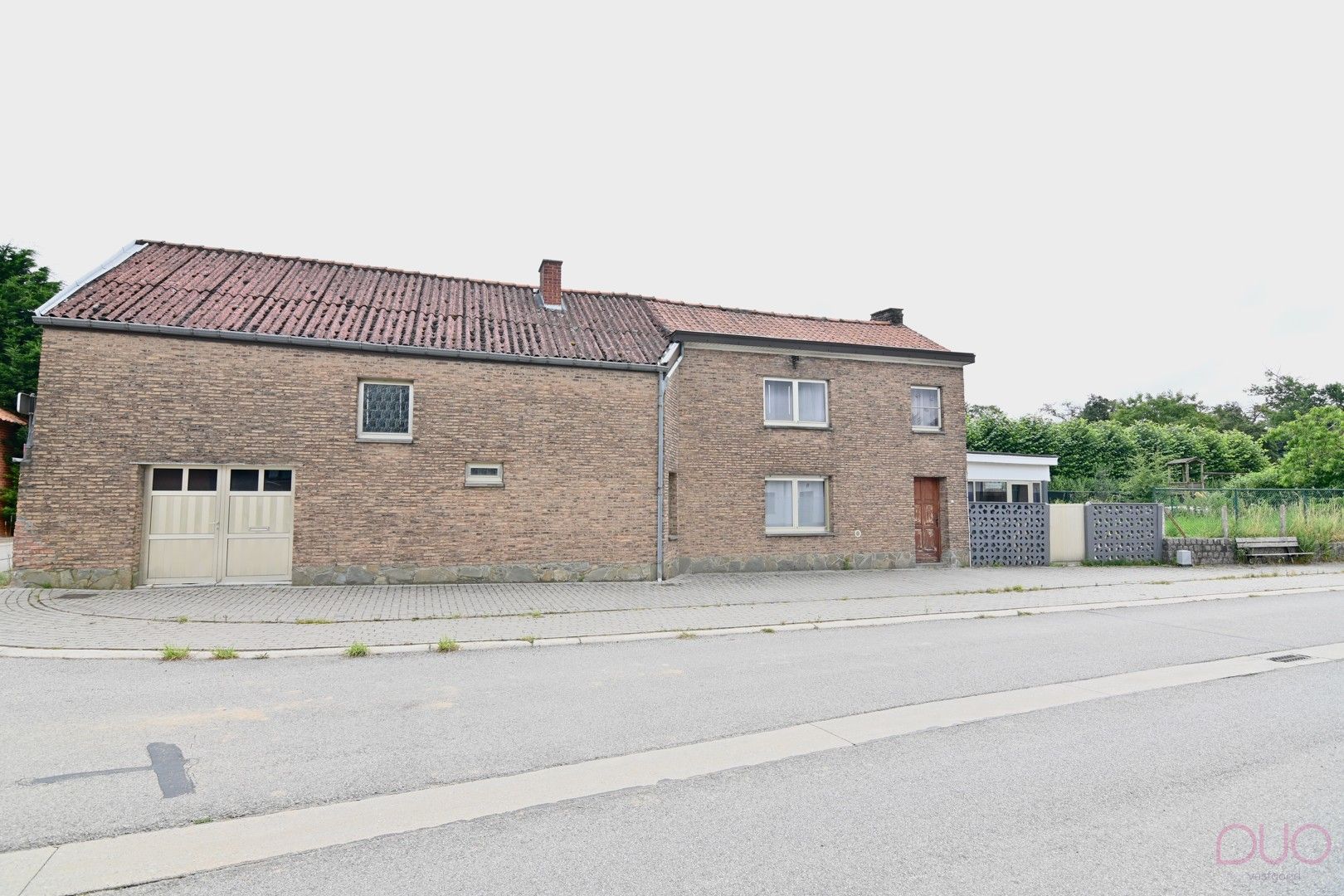 Hoevewoning met 3 slaapkamers en 2 garages, met zuidoost gerichte tuin foto 19