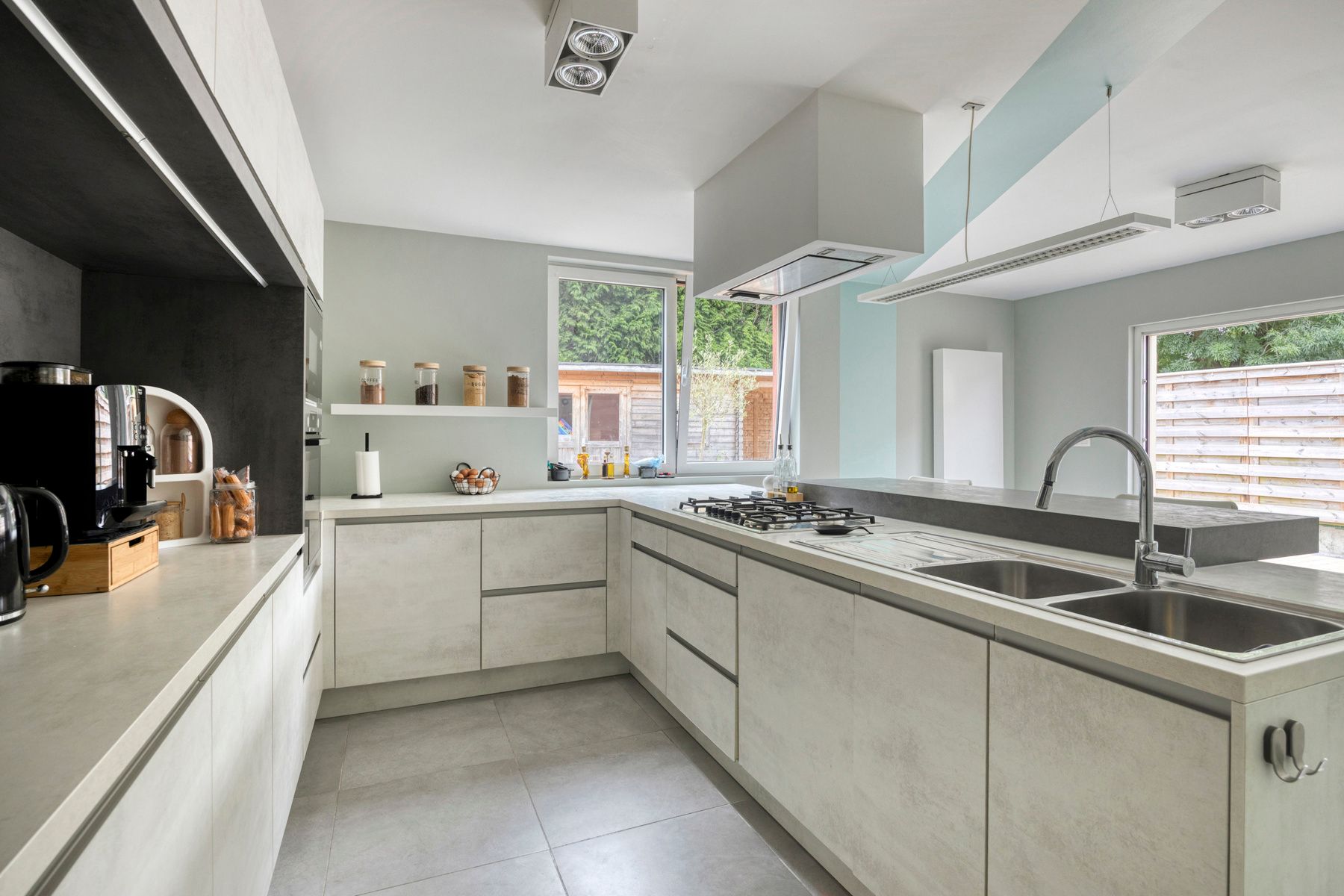 Volledig gerenoveerde, instapklare woning in groene omgeving foto 10