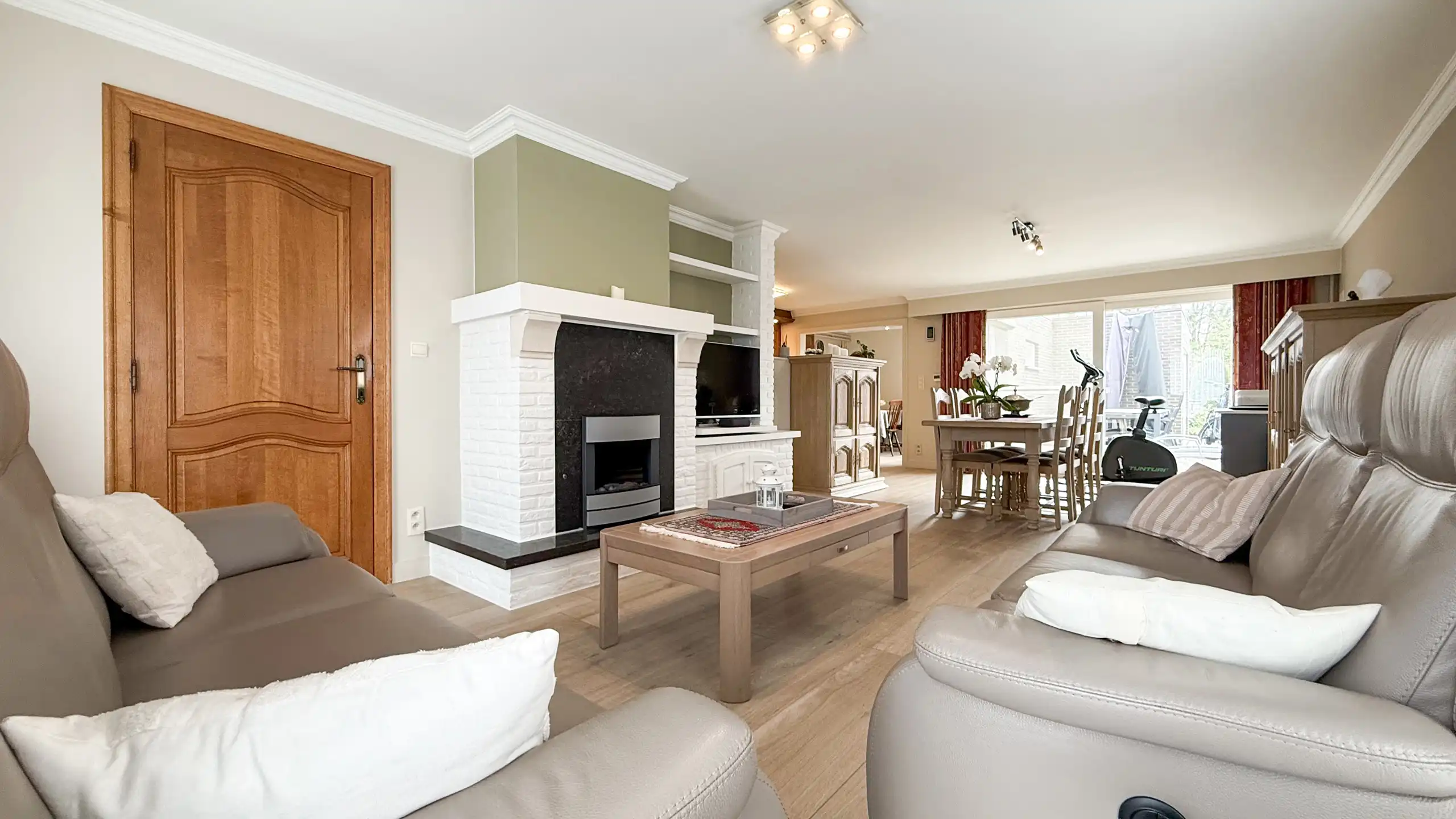 Charmante halfopen woning in rustige woonwijk te Eversel! foto 3