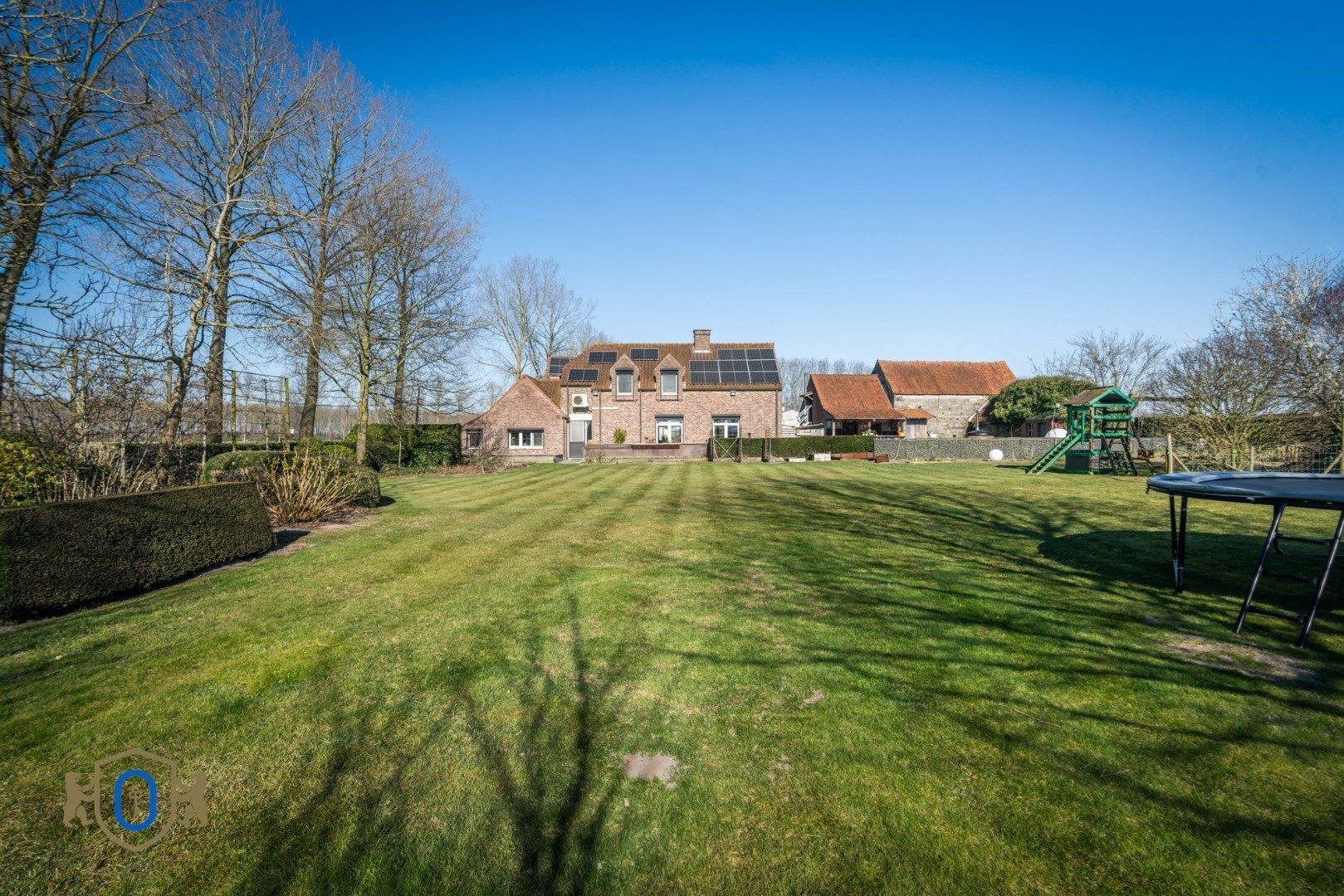 Landhuis met meerdere bijgebouwen foto 27