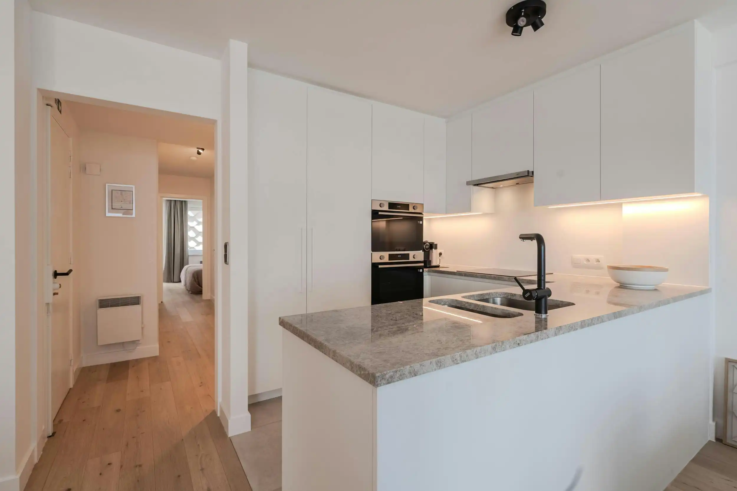 Prachtig gerenoveerd 2-slaapkamerappartement te Oostende foto 5