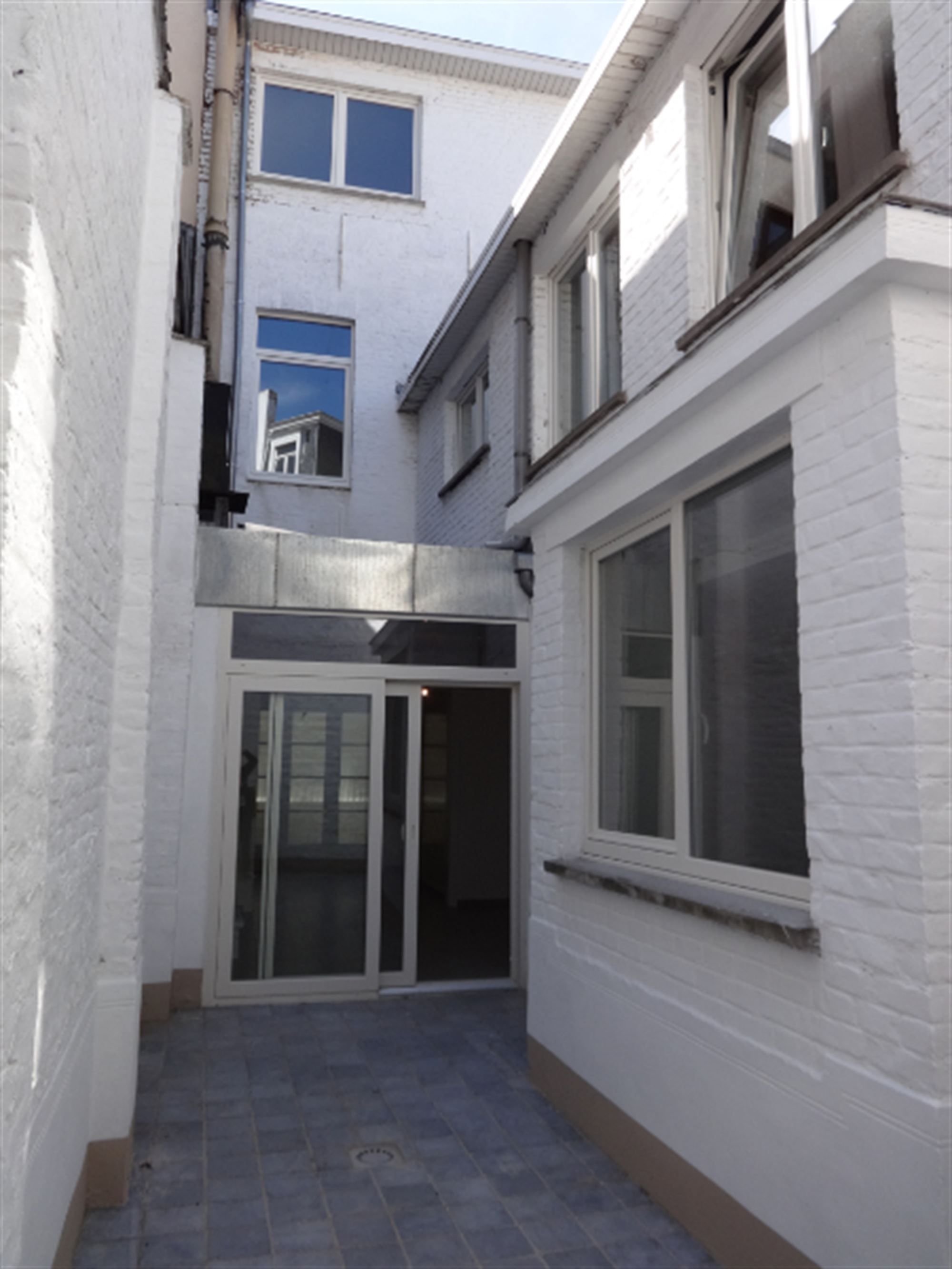 Volledig vernieuwde woning centrum Kortrijk foto 6