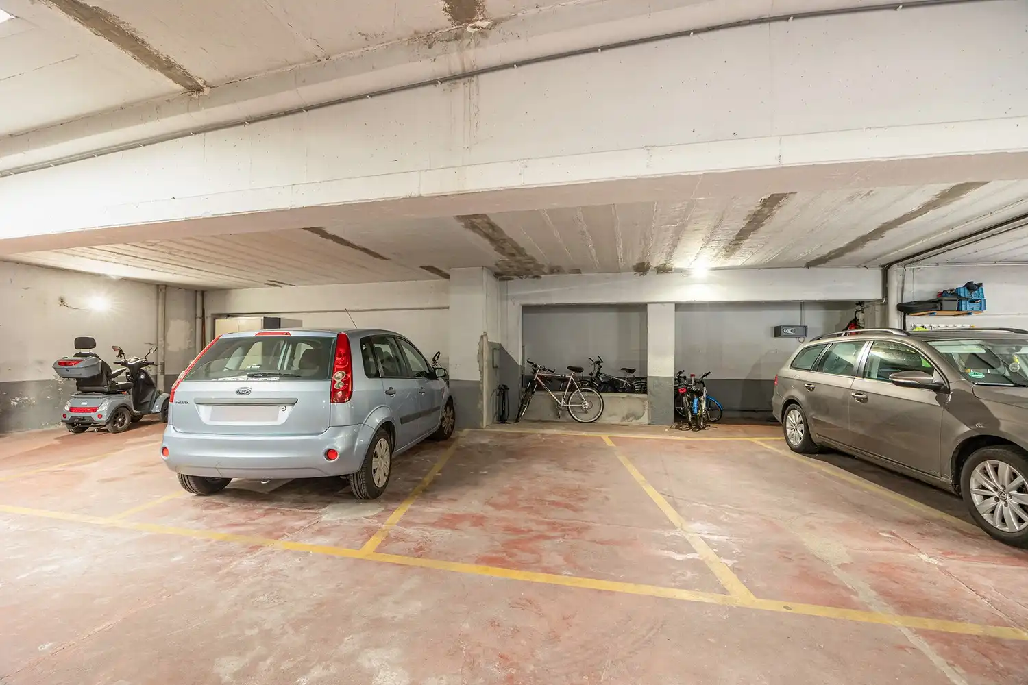 Ruim en lichtrijk 2-slpk appartement met terras, kelderberging en een parkeerplaats in Merksem! foto 23