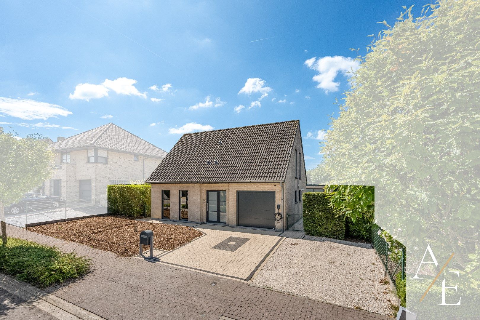 ZOTTEGEM - Schitterende energiezuinige woning met 3 slaapkamers en grote tuin! foto {{pictureIndex}}
