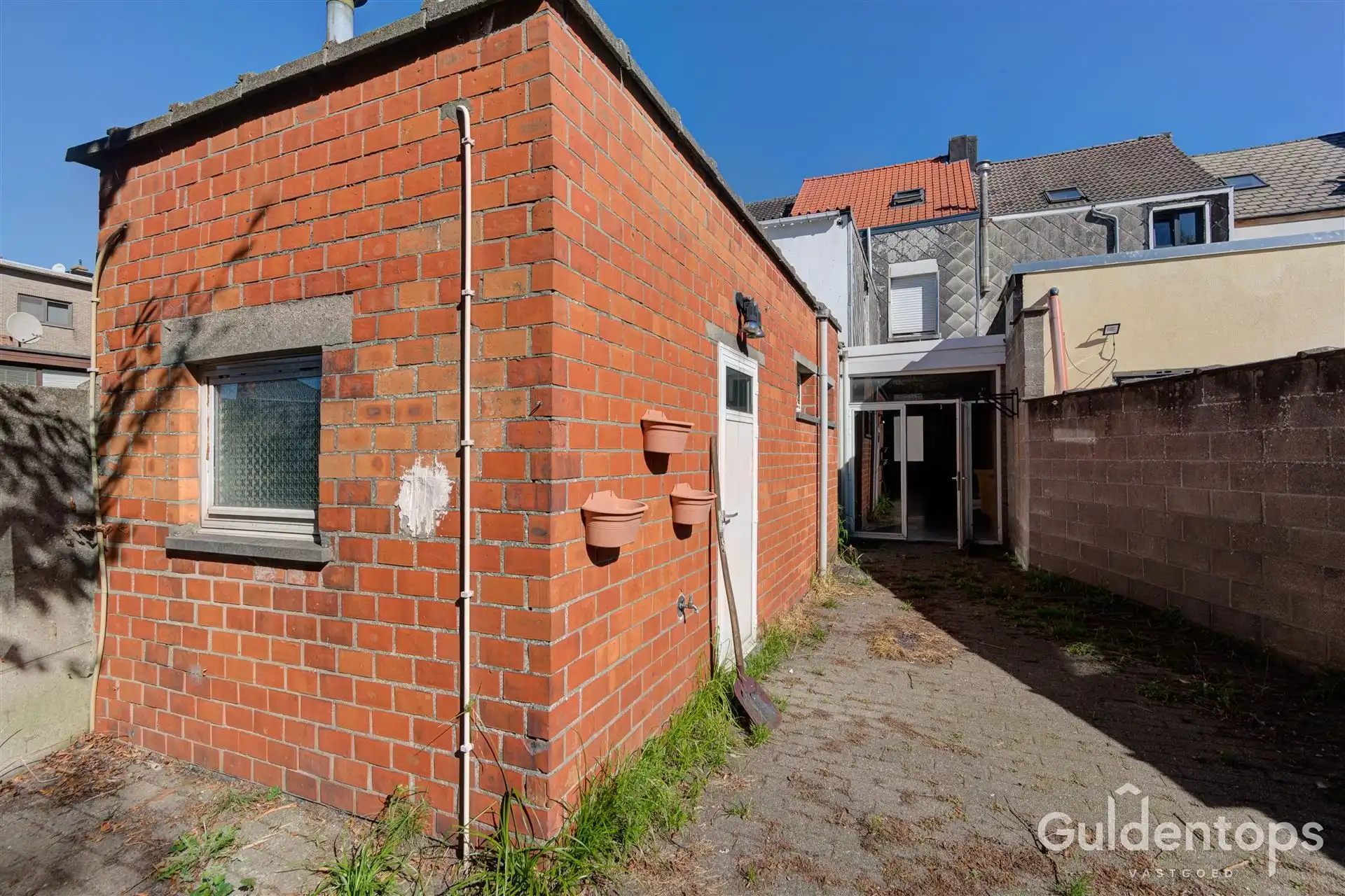 Te renoveren gezinswoning met 3 slaapkamers en grote tuin. foto 20