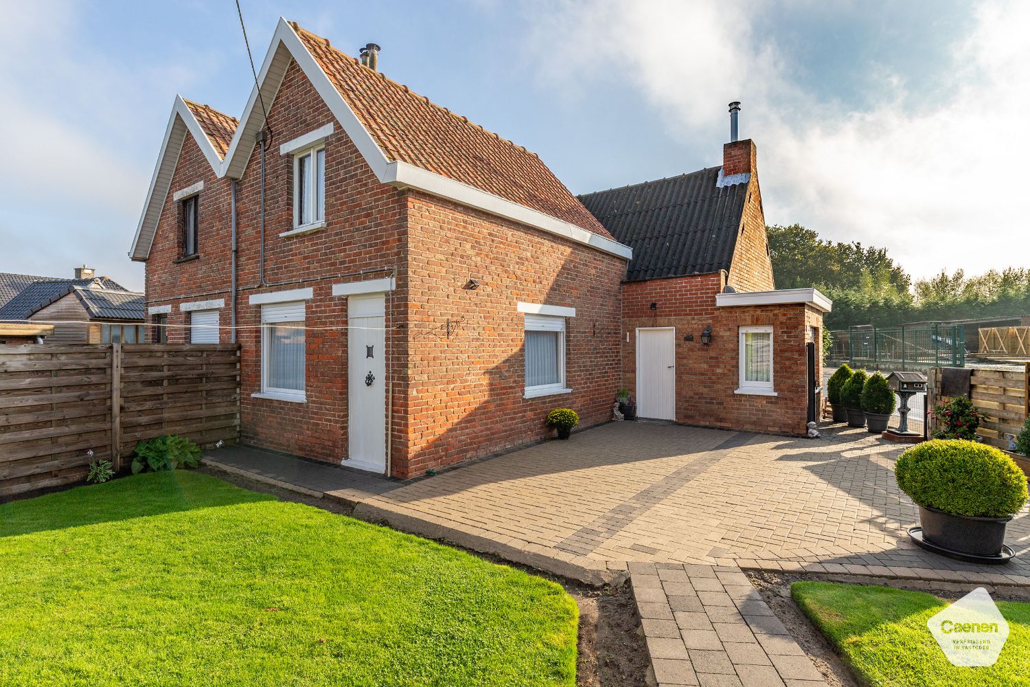 Leuke te renoveren half-open woning met 2 slaapkamers en GARAGE foto 14